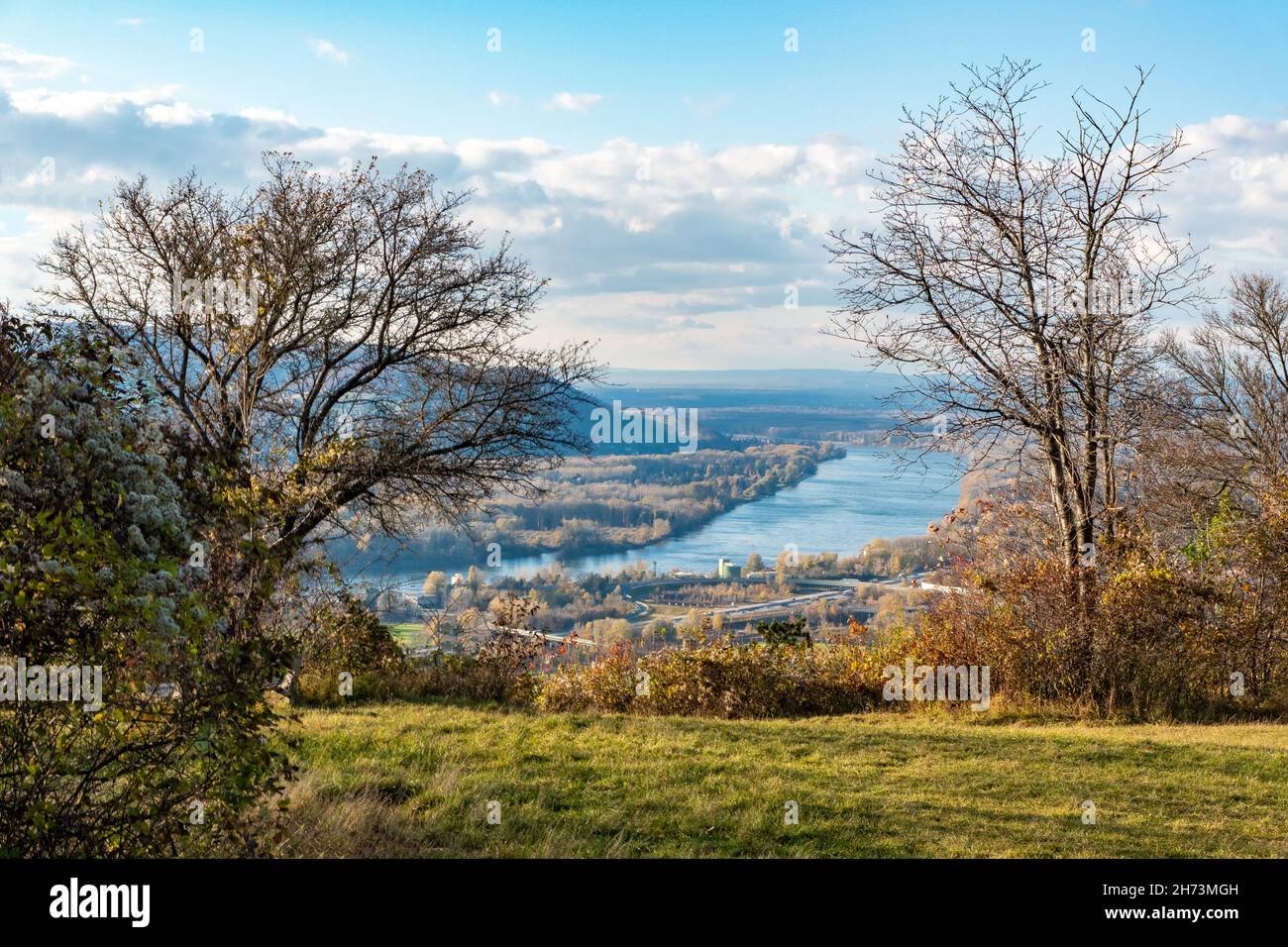 Danubio dal Bisamberg nel distretto di Korneuburg. Austria inferiore in Europa. Foto Stock
