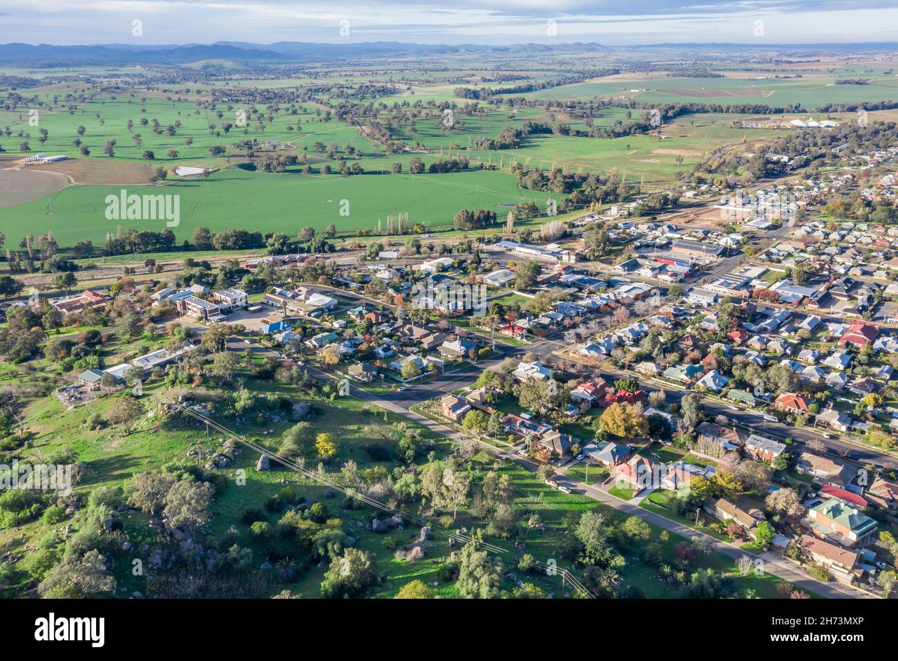 Veduta aerea della cittadina rurale di Cowra nel centro ovest del NSW Australia. Questa città è circondata da terreni agricoli di prima qualità. Foto Stock