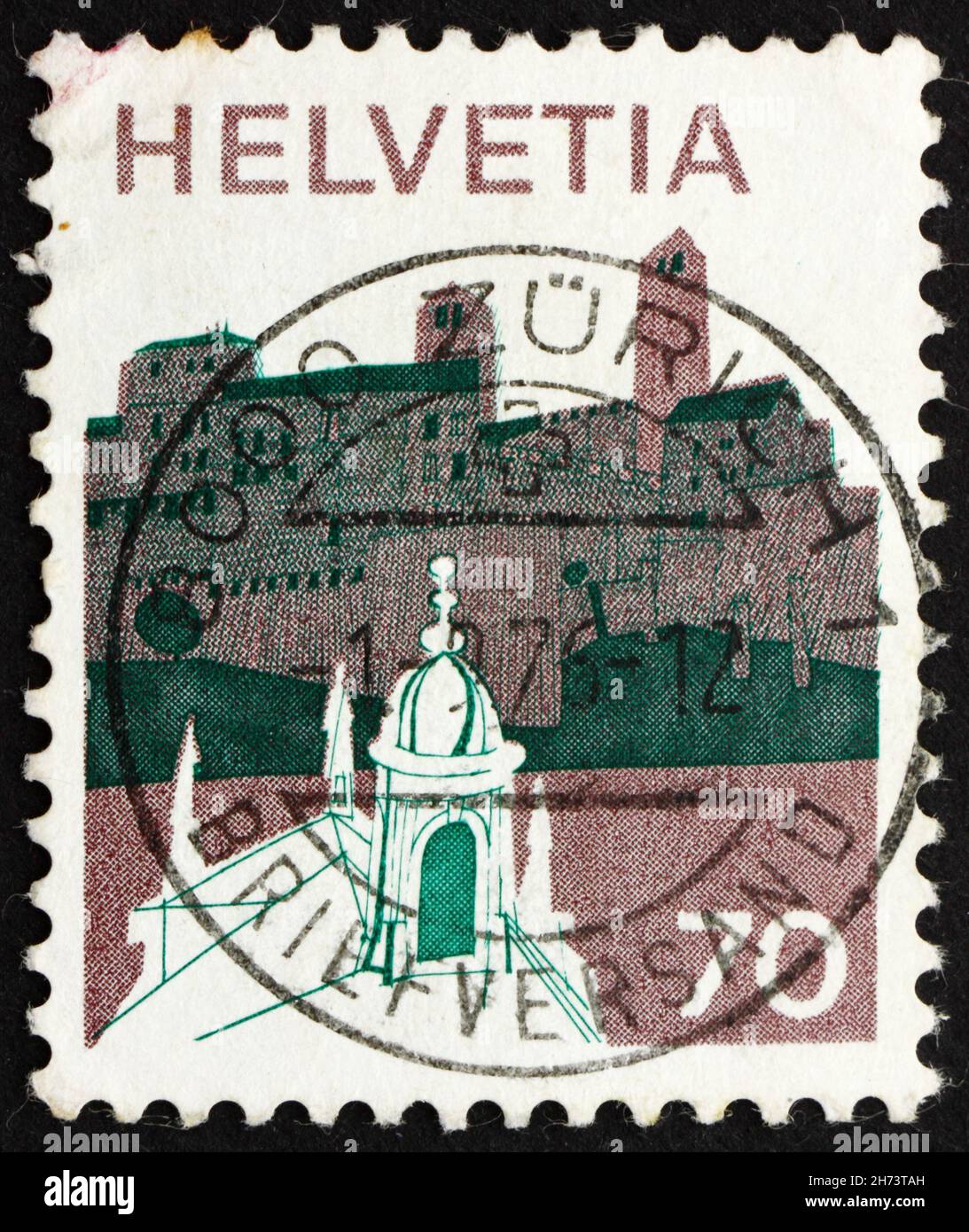 SVIZZERA - CIRCA 1973: Un francobollo stampato in Svizzera mostra Village a Sopraceneri, Svizzera, circa 1973 Foto Stock