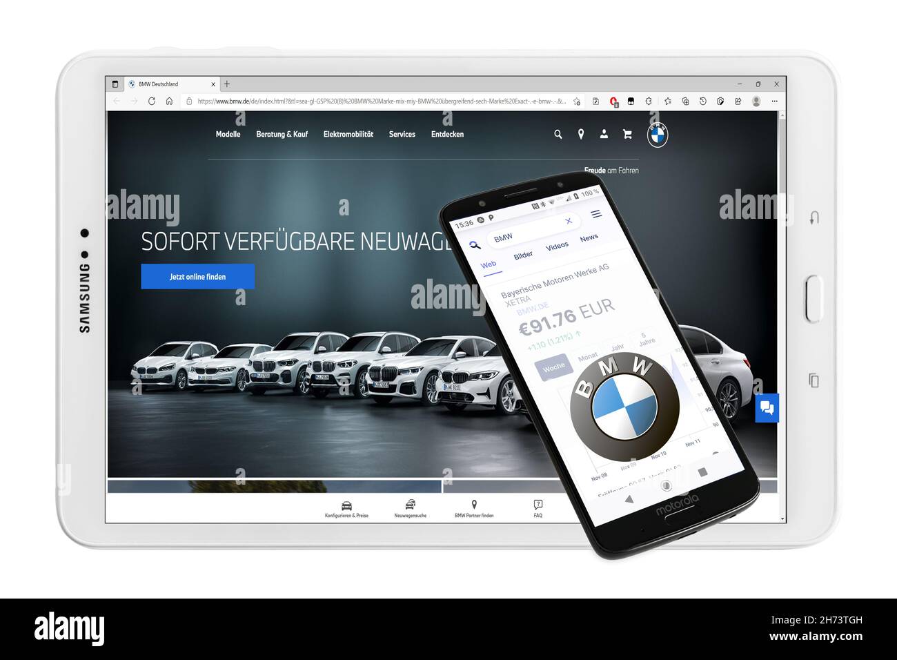 Amburgo, Germania - Novembre 14 2021: BMW AG mit Logo Tablet smartphone Aktienmarkt sfondo bianco Foto Stock