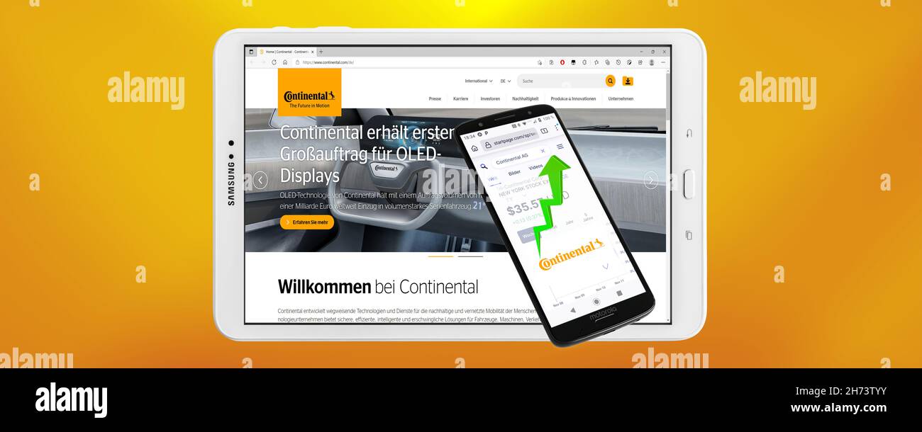 Amburgo, Germania - Novembre 14 2021: Continental AG Automobilzulieferer mit Logo Tablet smartphone Aktienmarkt sfondo arancione Foto Stock