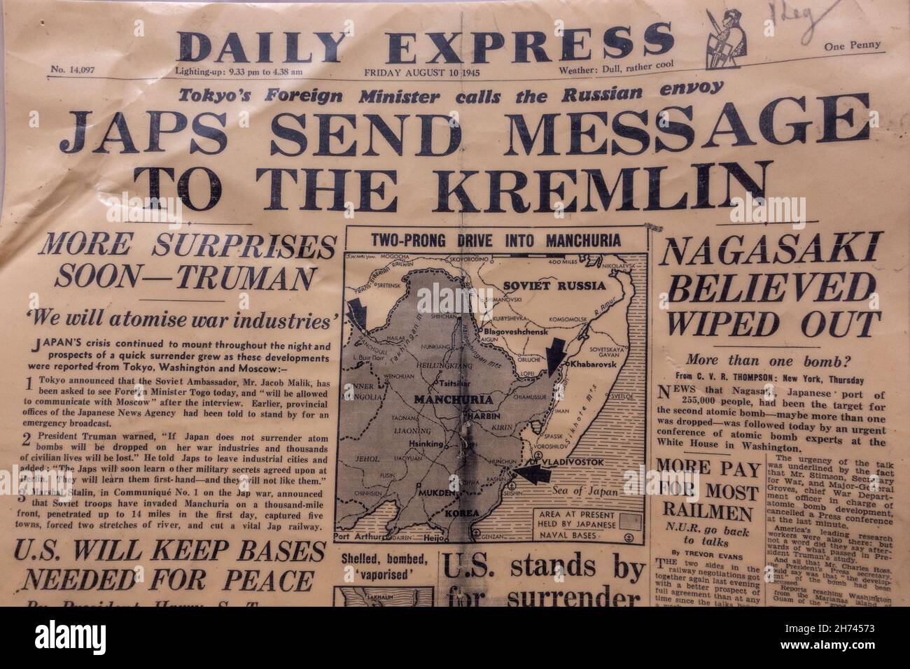 'JAPS Invia messaggio al Cremlino' prima pagina del Daily Express il 10 agosto 1945 dopo la bomba atomica su Nagasaki. Foto Stock