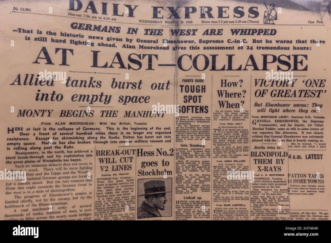 'A Last-Collapse' prima pagina titolo dopo la presa del ponte Remagen, Daily Express, 28th marzo 1945. Foto Stock