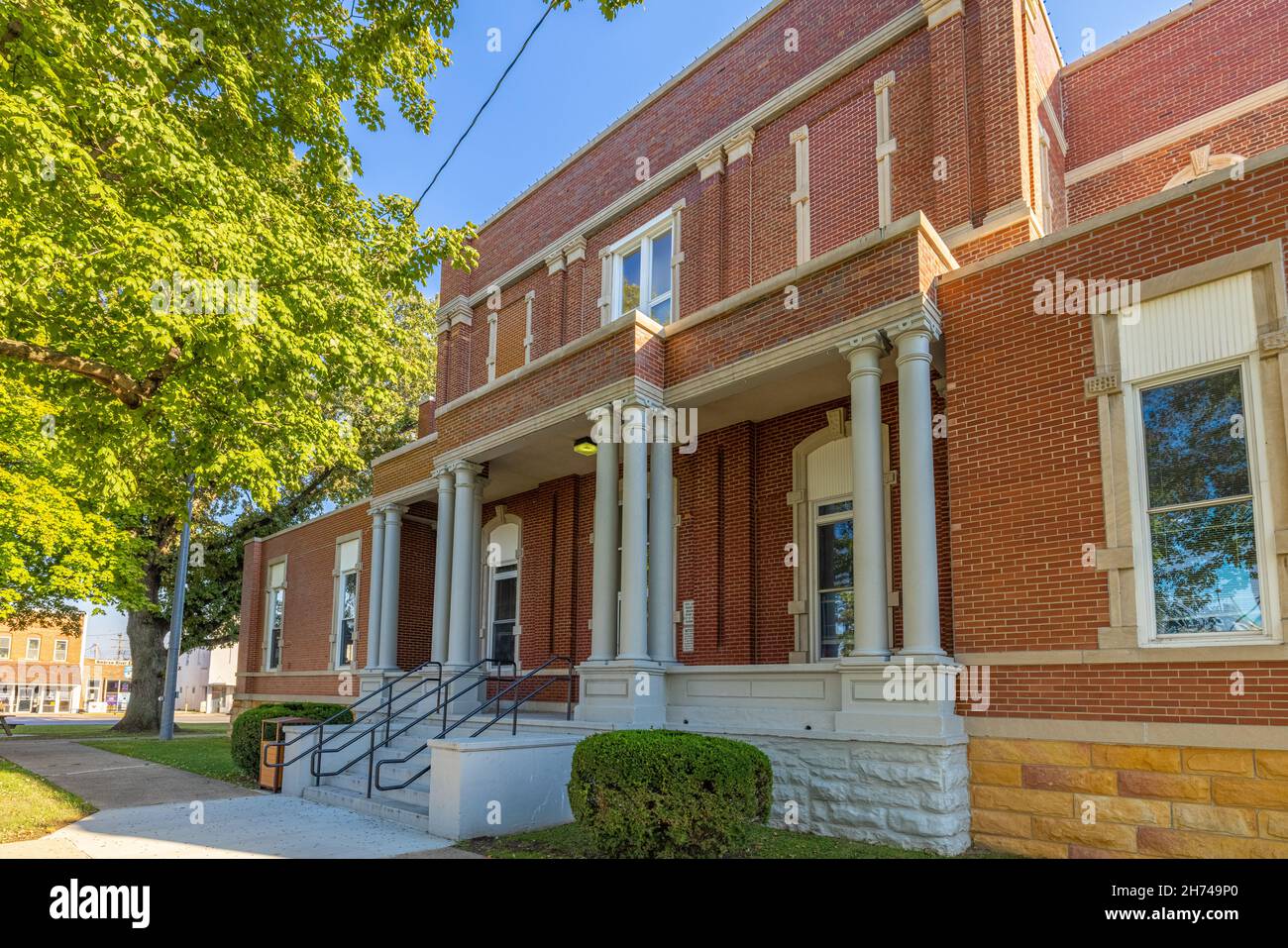 Newton, Illinois, USA - 28 settembre 2021: Lo storico tribunale della contea di Jasper Foto Stock