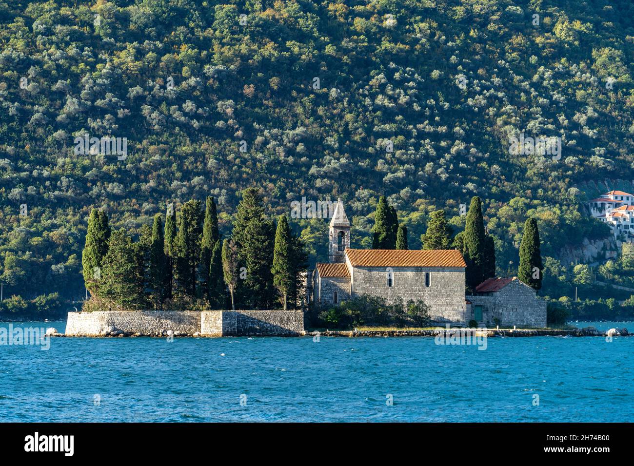 Die Insel San Giorgio / Sveti Ðorde an der Bucht von Kotor, Montenegro, Europa | Isola di San Giorgio / Sveti Ðorde vicino a Perast nella baia di Kotor, Mon Foto Stock
