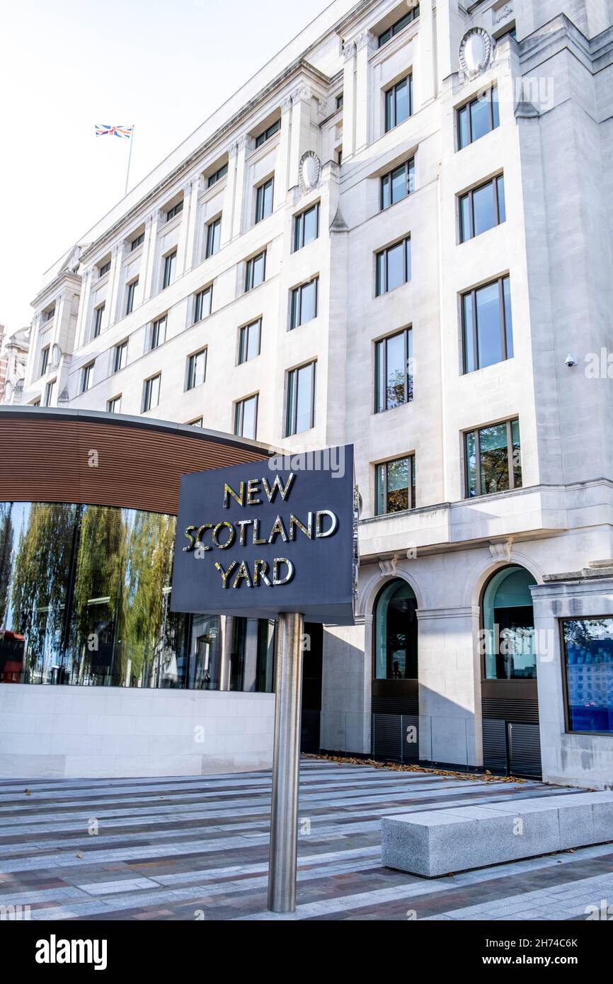 Victoria Westminster Londra Inghilterra UK, 7 novembre 2021, New Scotland Yard Metropolitan Police Headquarters Victoria Embankment Central London Foto Stock