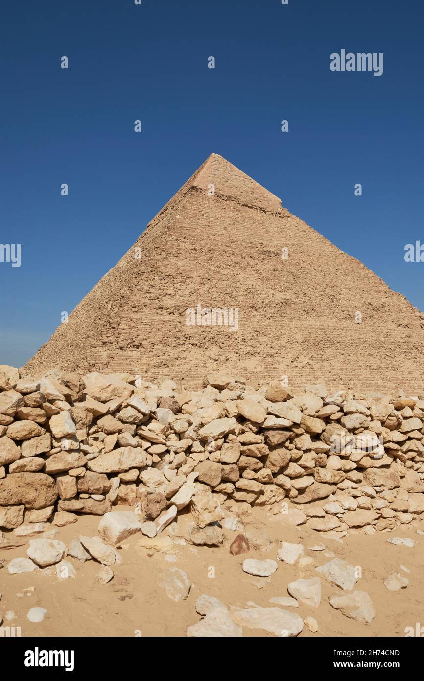 Piramide di Khafre (leggi anche come Khafra, Khefren) o di Chephren è il secondo più alto e la seconda più grande delle antiche piramidi egiziane di Giza e Foto Stock