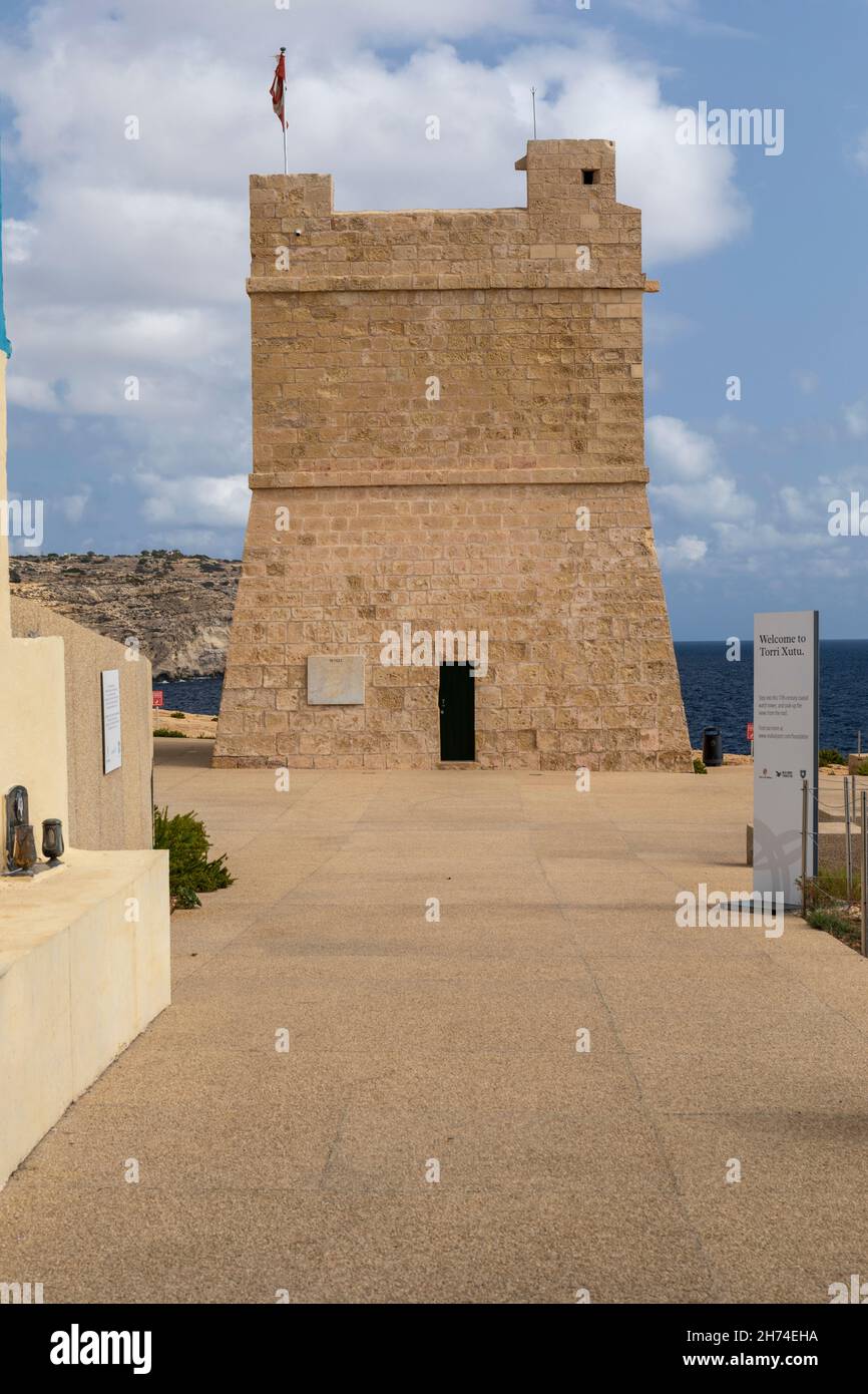 Sciuta Tower una piccola torre di avvistamento storica a Wied iż-Żurrieq, Malta. Europa Foto Stock