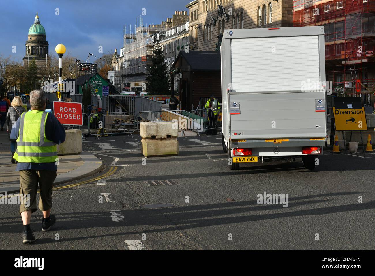 Edimburgo, Regno Unito. Novembre 20 2021. George Street, una delle strade più belle di Edimburgo, mentre la stagione festiva inizia. Credit sst/alamy live news Foto Stock