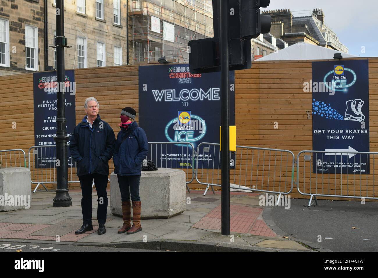 Edimburgo, Regno Unito. Novembre 20 2021. George Street, una delle strade più belle di Edimburgo, mentre la stagione festiva inizia. Credit sst/alamy live news Foto Stock