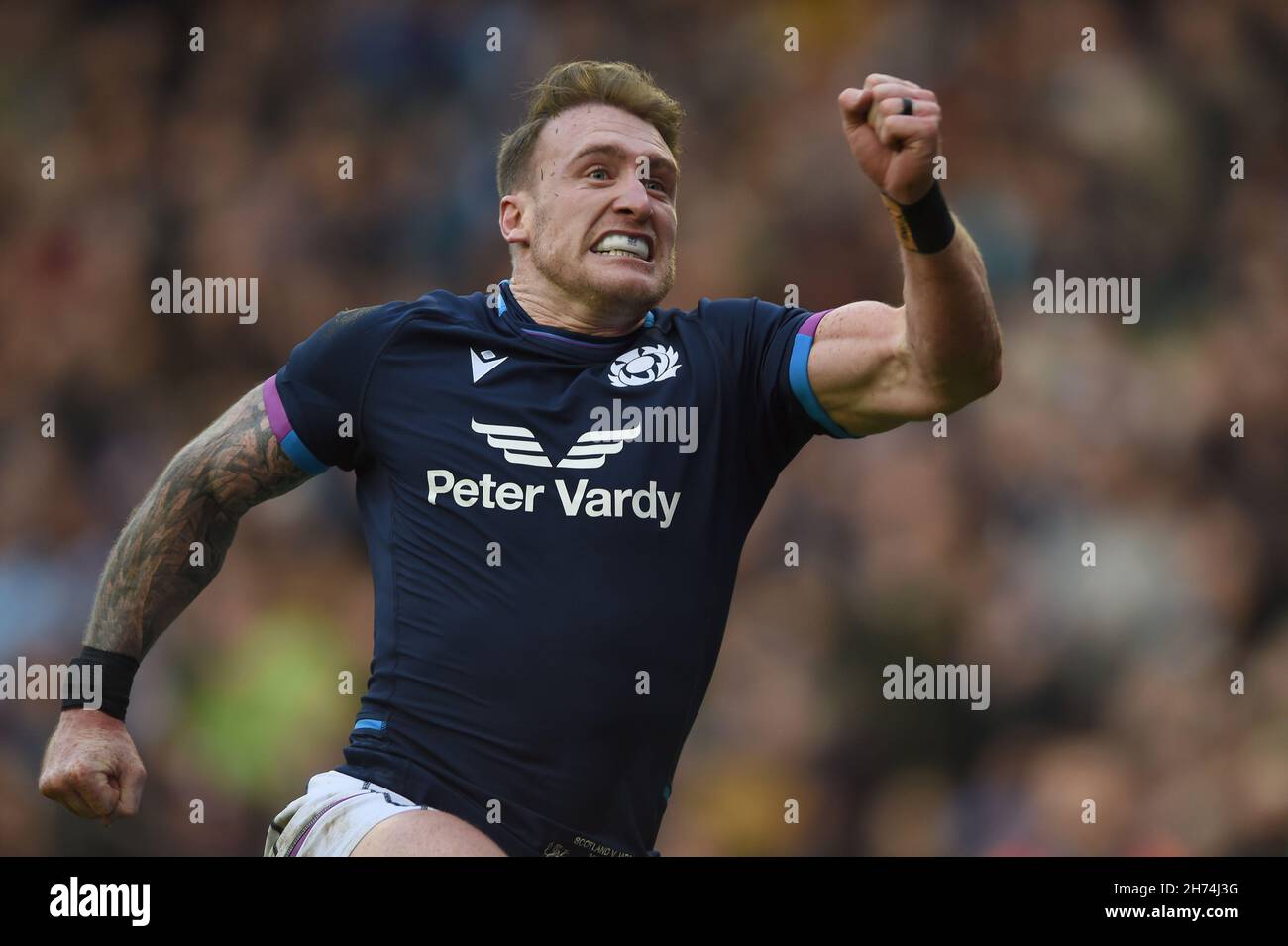 Edimburgo, Regno Unito. 20 novembre 2021. Stuart Hogg of Scotland segna il suo secondo tentativo di diventare ScotlandÕs un giocatore di prova record durante la partita Autumn Nation Series al Murrayfield Stadium di Edimburgo. Il credito d'immagine dovrebbe leggere: Neil Hanna / Sportimage Credit: Sportimage/Alamy Live News Foto Stock
