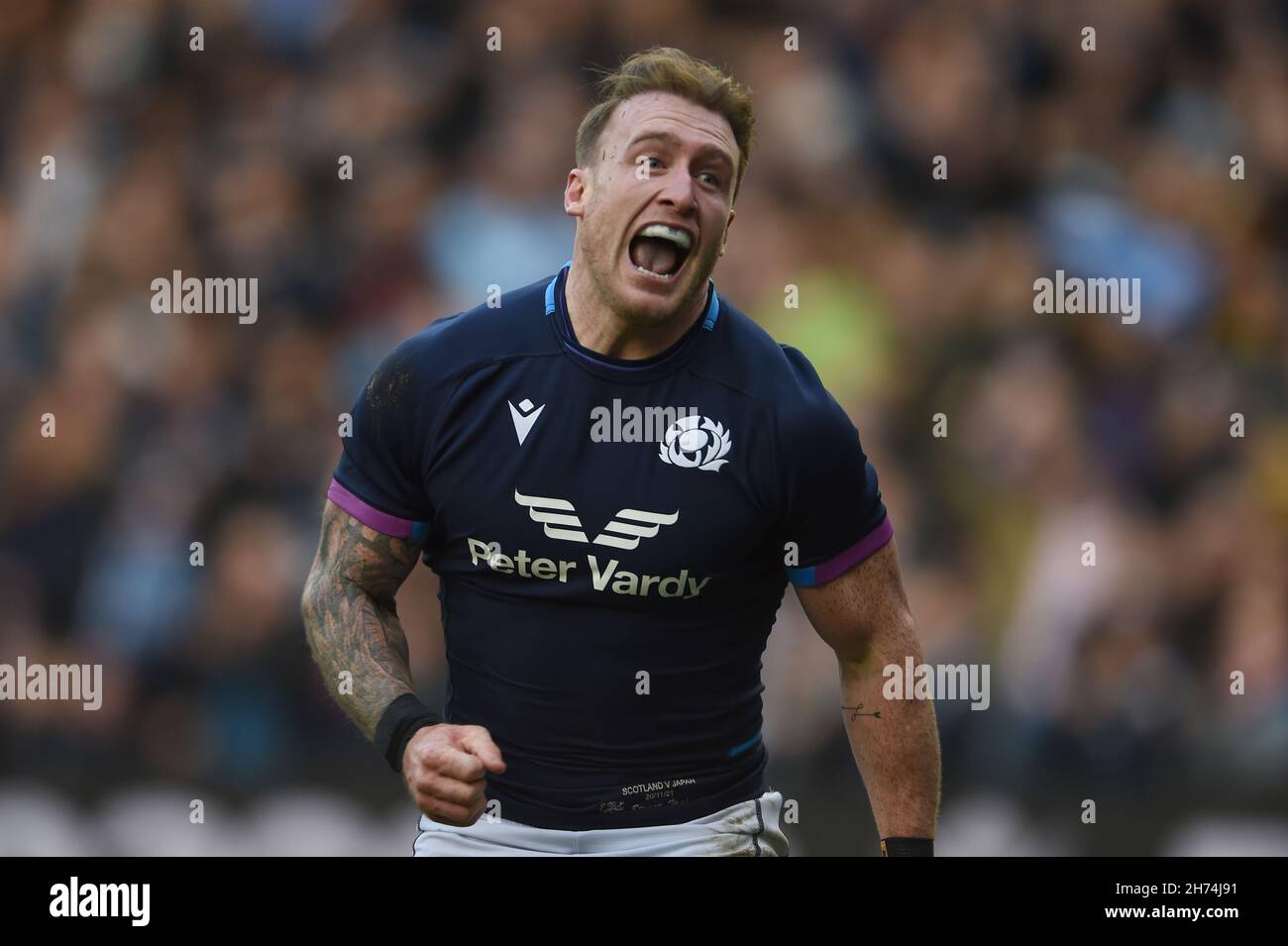 Edimburgo, Regno Unito. 20 novembre 2021. Stuart Hogg of Scotland segna il suo secondo tentativo di diventare ScotlandÕs un giocatore di prova record durante la partita Autumn Nation Series al Murrayfield Stadium di Edimburgo. Il credito d'immagine dovrebbe leggere: Neil Hanna / Sportimage Credit: Sportimage/Alamy Live News Foto Stock