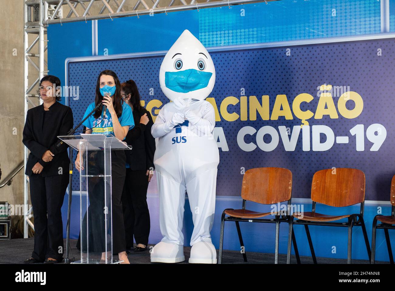 RIO DE JANEIRO, RJ - 20.11.2021: INICIO da CAMPANHA DE MEGA VACINAÇÃO - evento del Ministero della Salute che segna l'inizio della campagna di vaccinazione Mega, questo Sabato (20), alle 10, a Rio de Janeiro (RJ). Concentrandosi sulla seconda dose e sulla dose di richiamo, la mobilitazione nazionale mira a rafforzare l'importanza dell'intera popolazione di età superiore ai 18 anni, completando il ciclo di vaccinazione contro Covid-19 e garantendo la massima protezione. Nella Città delle Arti, a Rio de Janeiro, RJ. (Foto: Cristiane Mota/Fotoarena) Foto Stock