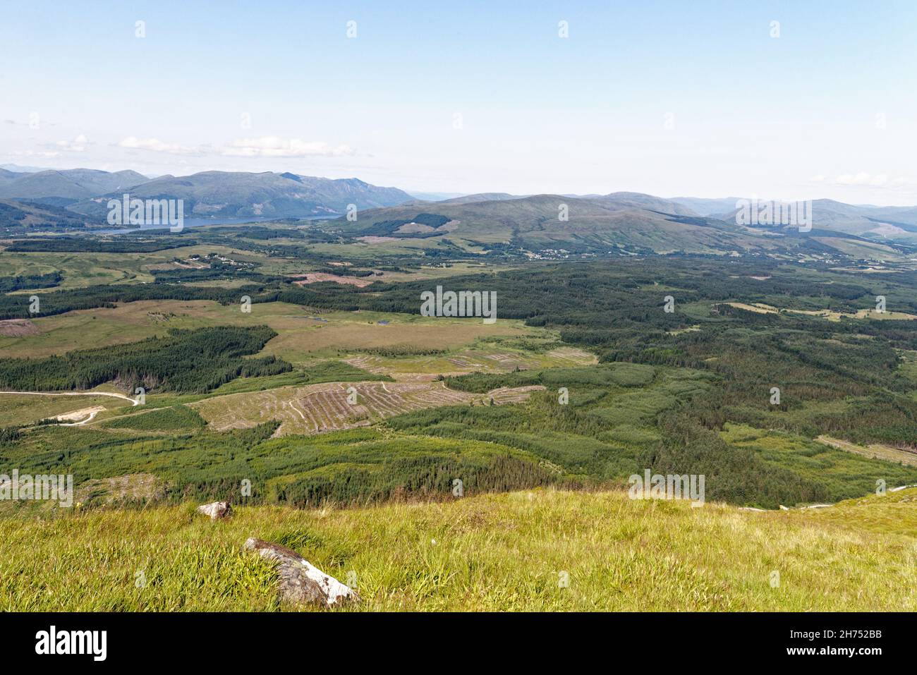 Loch Linnhe e Loch Eil dal finlandese-aig Viewpoint - Scozia, Regno Unito - 20 luglio 2021 Foto Stock