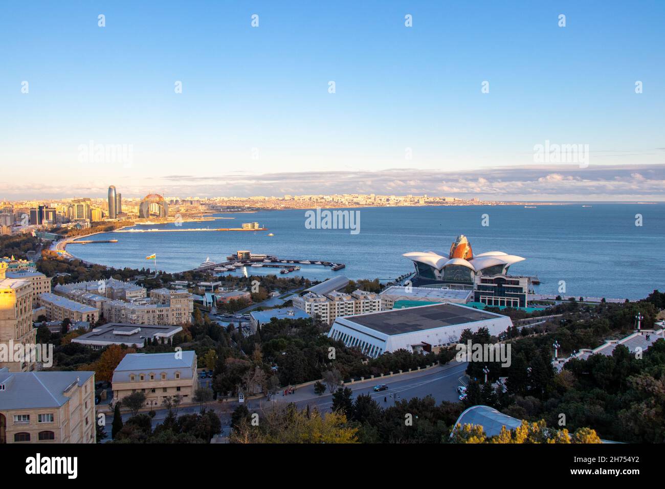 Vista panoramica della città di Baku. Capitale dell'Azerbaigian sulla costa del Mar Caspio Foto Stock