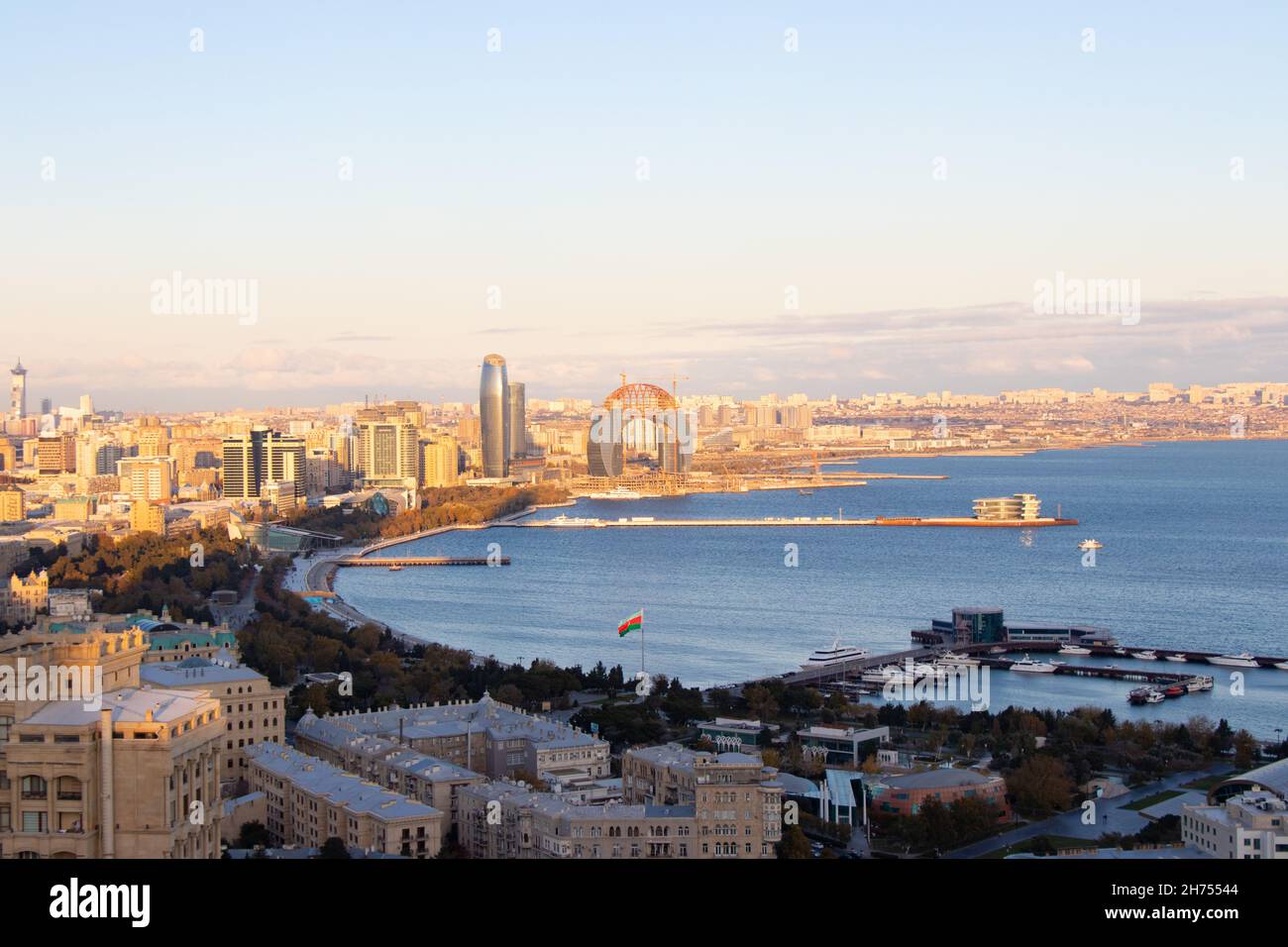 Vista panoramica della città di Baku. Capitale dell'Azerbaigian sulla costa del Mar Caspio Foto Stock