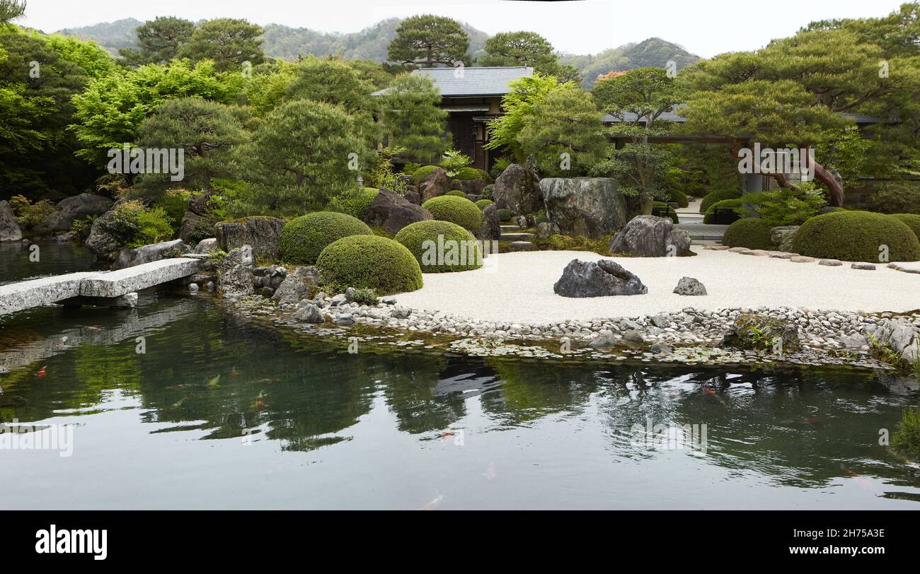 SHIMANE, GIAPPONE Aprile 2018 : Giardino Giapponese del Museo Adachi. Questo giardino Giapponese e' considerato il miglior giardino Giapponese al mondo. Foto Stock