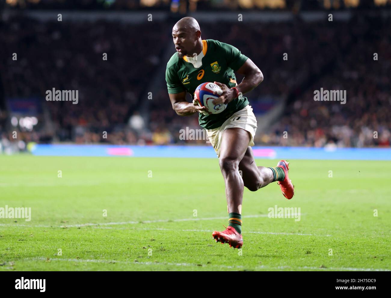 Londra, Inghilterra, 20 novembre 2021, Rugby Union, Autumn Nations Series International, Inghilterra / Sud Africa, Twickenham, 2021, 20/11/2021 Makazole Mapimpi del Sudafrica segna la loro prima prova Credit:Paul Harding/Alamy Live News Foto Stock