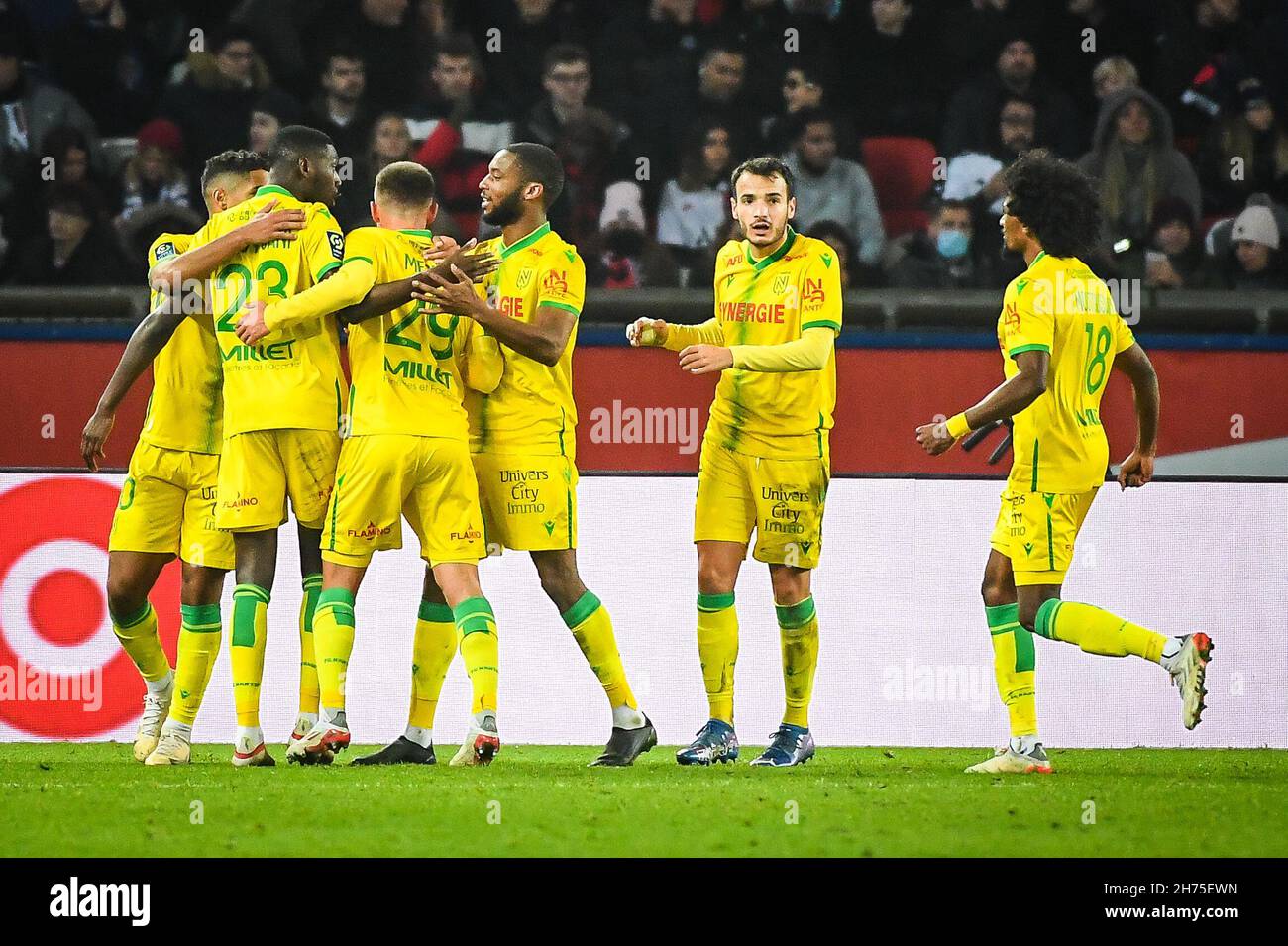 La squadra di Nantes festeggia il suo obiettivo durante il campionato francese Ligue 1 partita di calcio tra Parigi Saint-Germain e il FC Nantes il 20 novembre 2021 allo stadio Parc des Princes di Parigi, Francia - Foto: Matthieu Mirville/DPPI/LiveMedia Foto Stock
