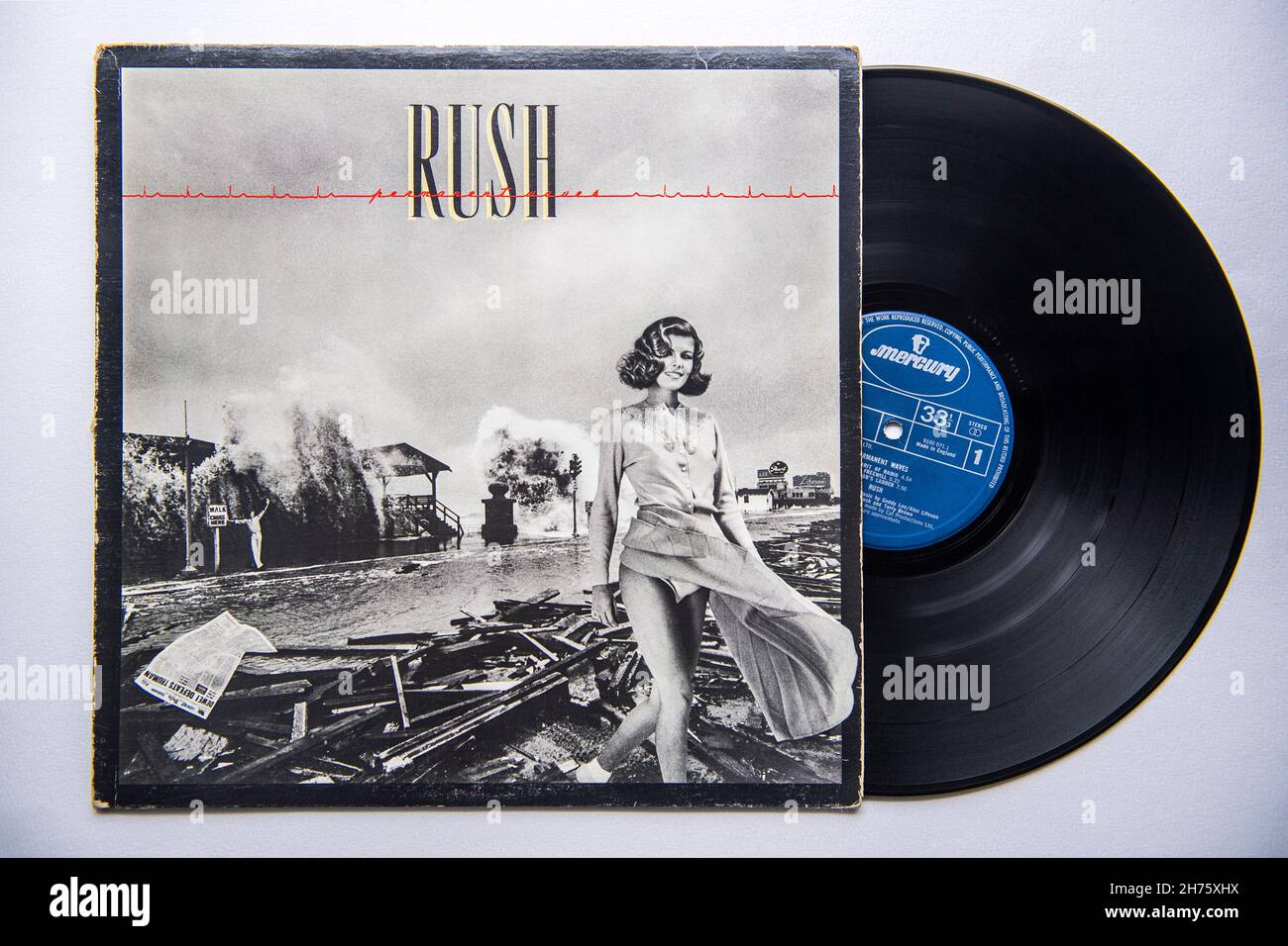 LP Cover and Vinyl of Permanent Waves, il settimo album in studio della band rock canadese Rush, pubblicato nel 1980 Foto Stock