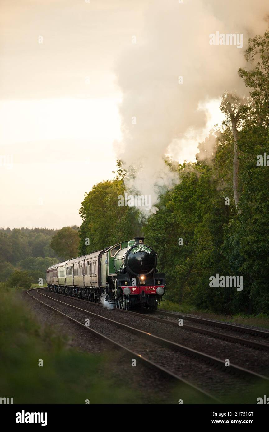 61306 Mayflower Thompson B1 Locomotiva a vapore con Sunset Steam Express Foto Stock