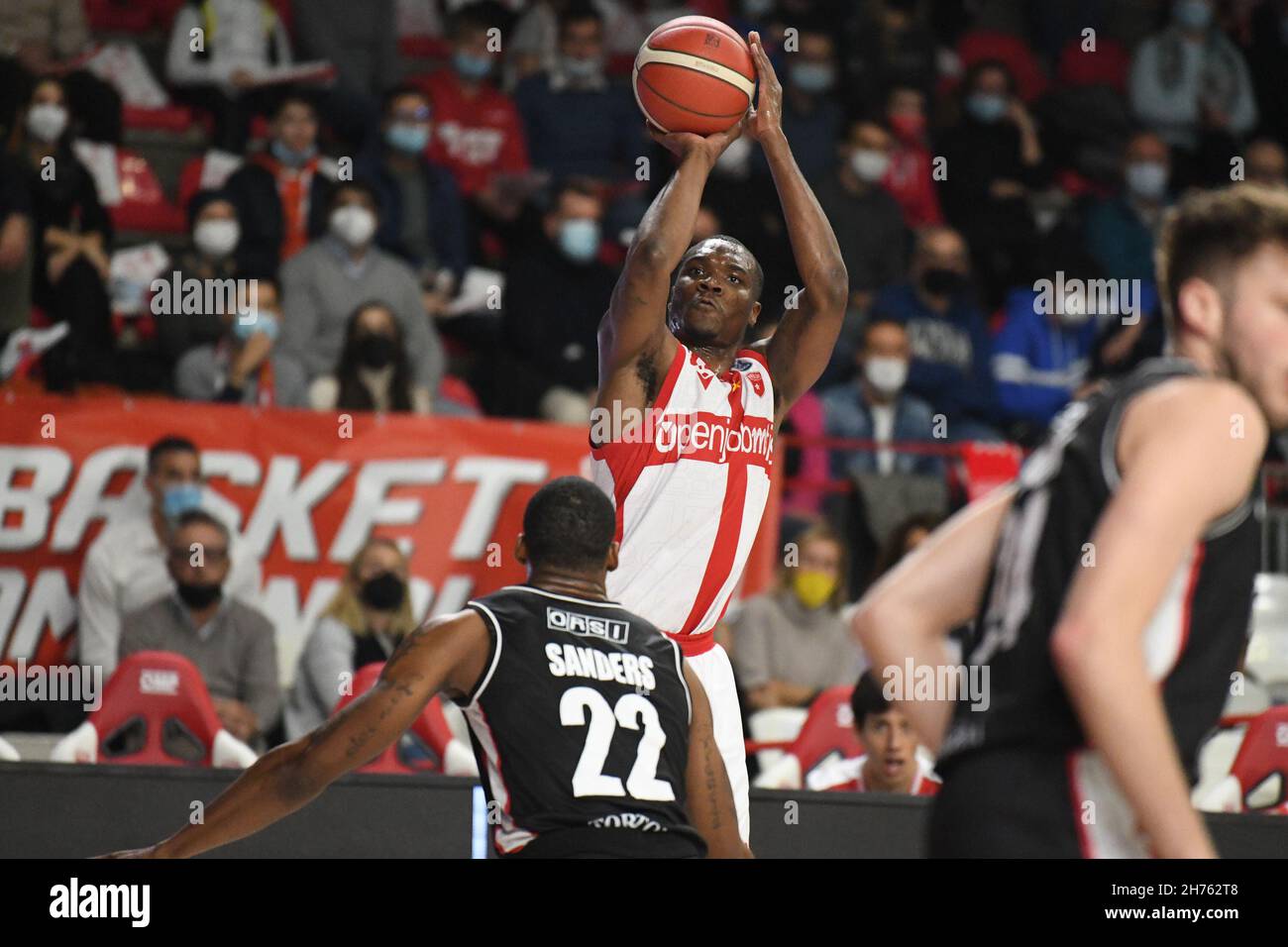 22	Jalen Jones OpenJobMetis Varese durante la partita del Campionato Italiano LBA tra Openjobmetis Varese e Bertram Dutthona Tortona, a Varese, il 20 novembre 2021. Foto Stock