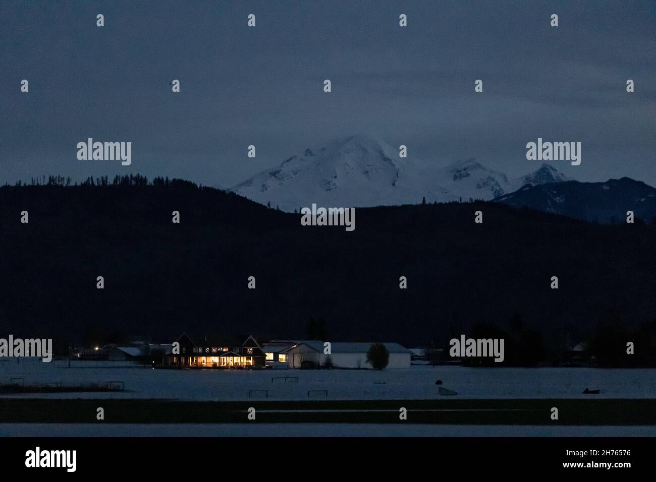 I campi agricoli della Fraser Valley sono allagati da piogge torrenziali, effetti sul cambiamento climatico, disastri naturali, intense inondazioni, British Columbia. Foto Stock