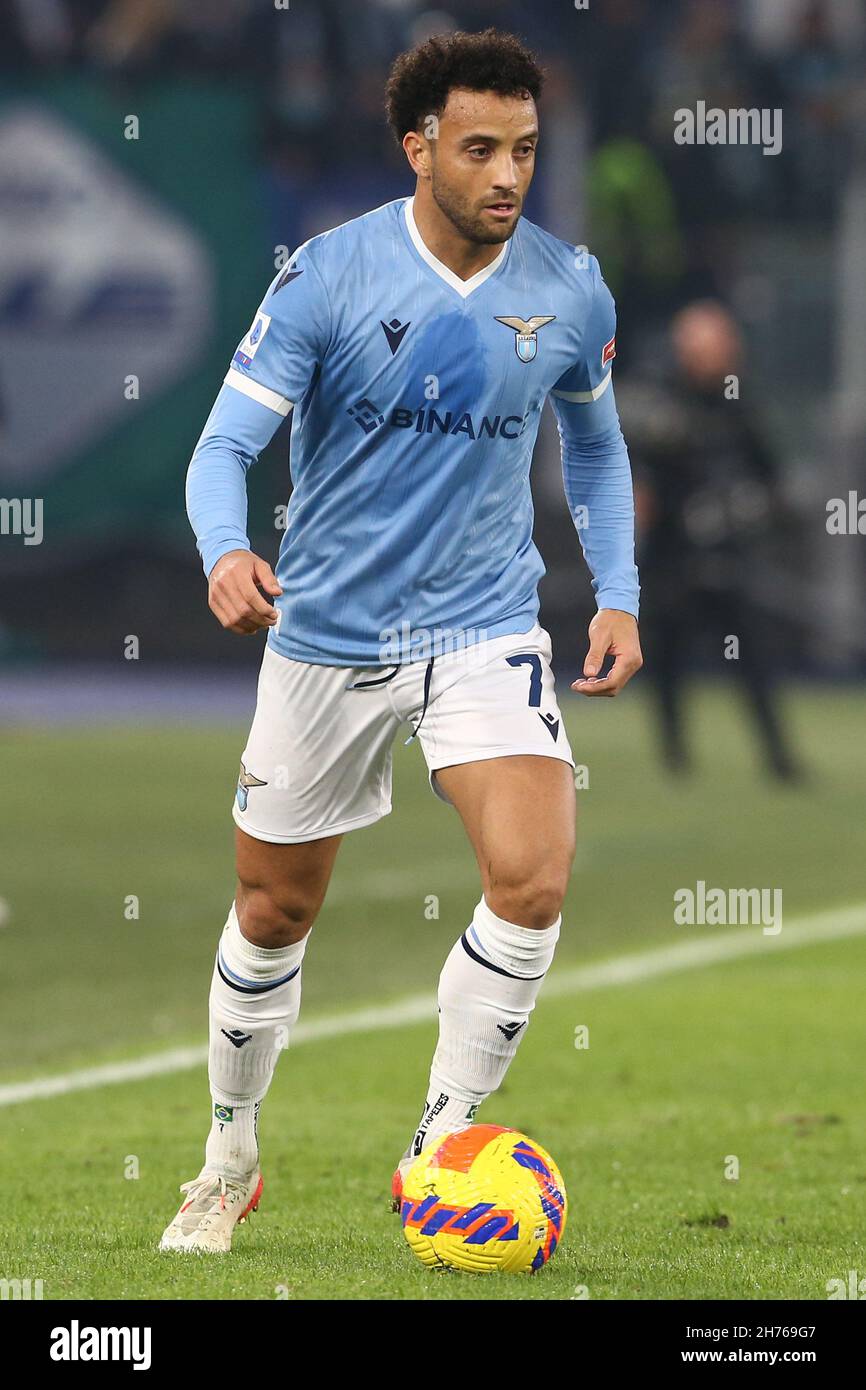 Il brasiliano laziale Felipe Anderson controlla la palla durante la Serie A partita di calcio tra SS Lazio e Juventus all'Olimpico Stadium di Roma, centro Italia, il 20 novembre 2021. Foto Stock