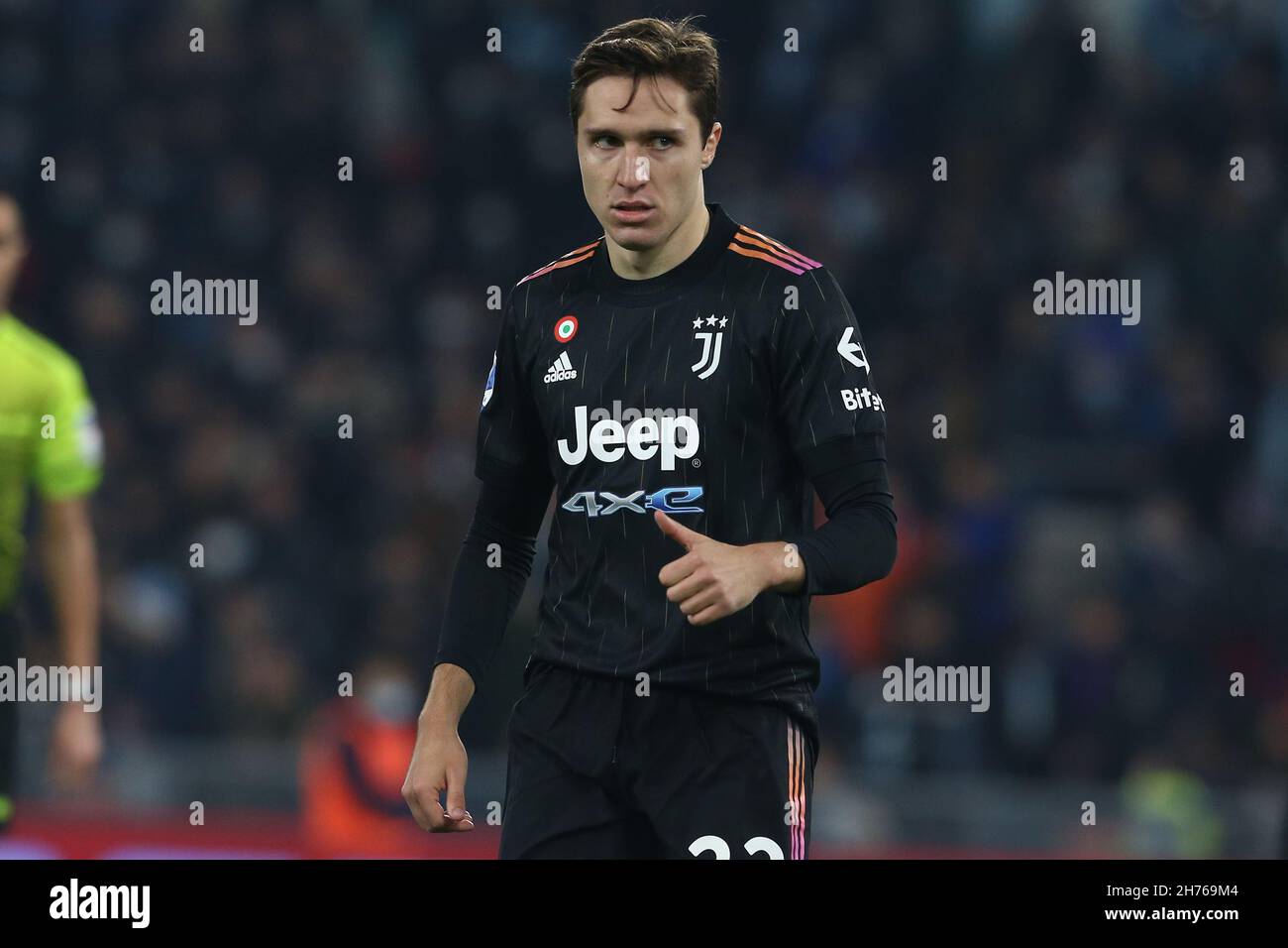 Il forward italiano di Juventus Federico Chiesa si è gesticolato durante la Serie Una partita di calcio tra SS Lazio e Juventus allo Stadio Olimpico di Roma, centro Italia, il 20 novembre 2021. Foto Stock