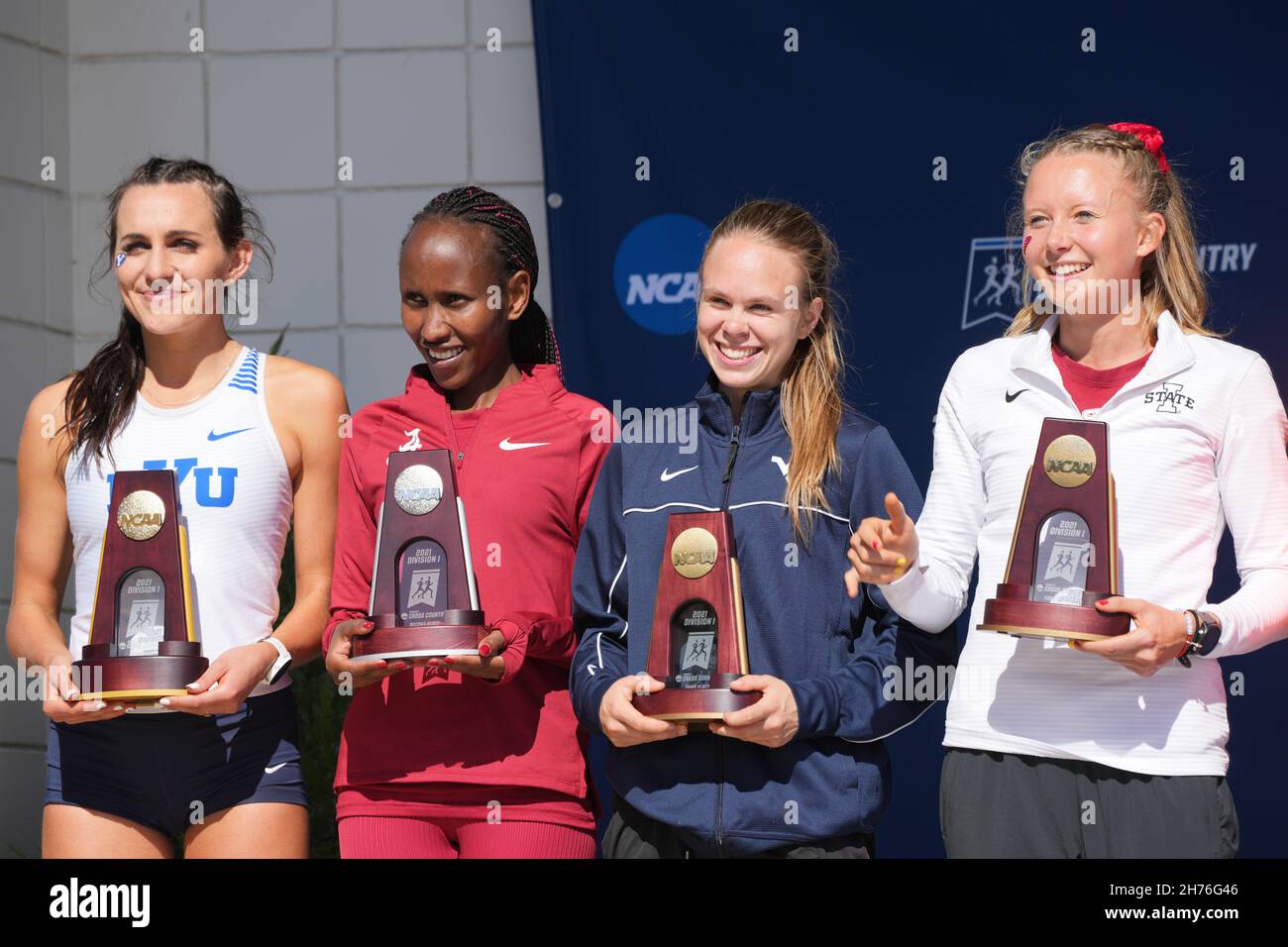 Le prime quattro donne finisher, Whittni Orton of BYU, Mercy Chelengat of Alabama, Celli McCabe of West Virginia e Cailie Logue of Iowa state pose af Foto Stock