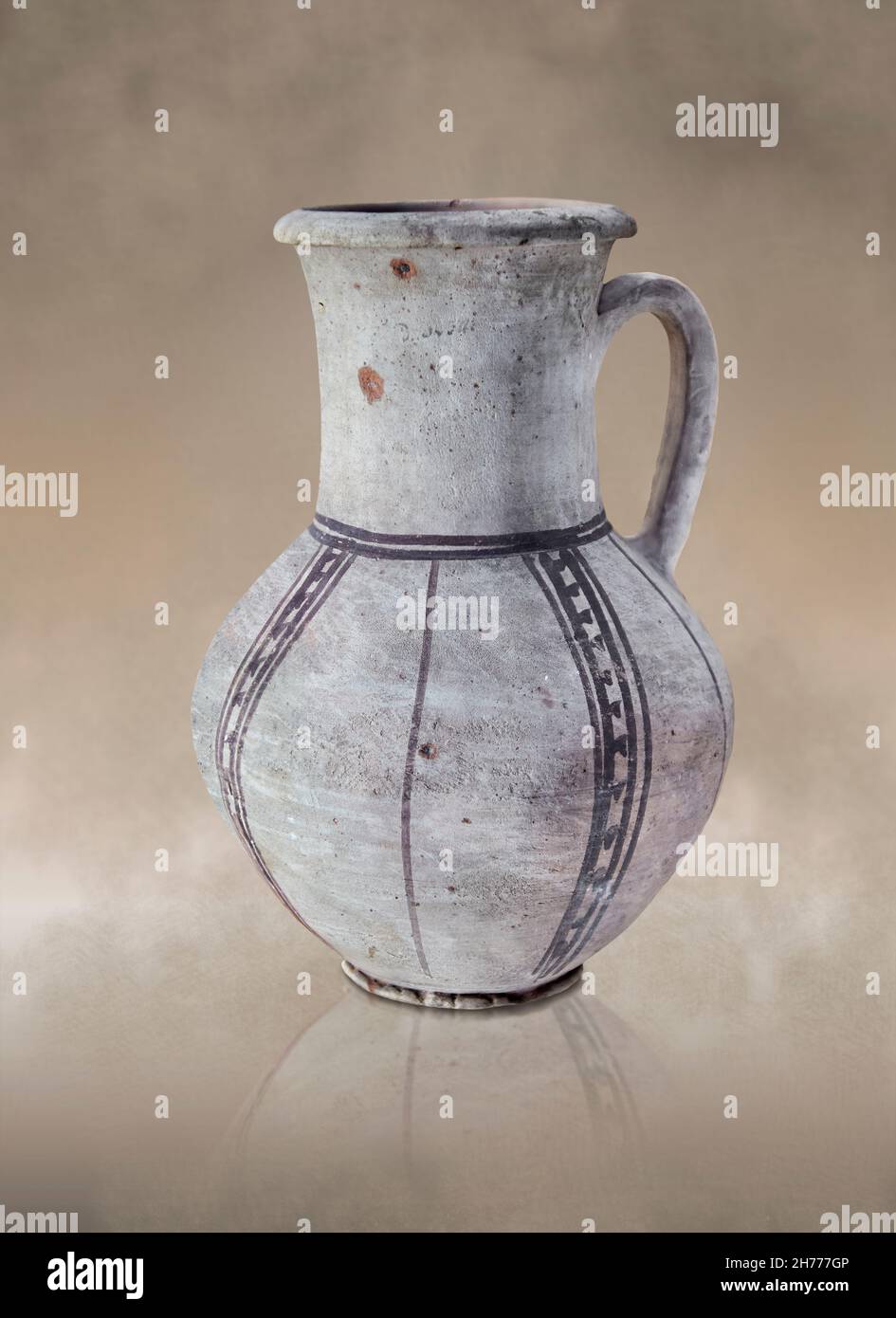 Caraffa in terracotta egiziana dal design geometrico nero, 1551-1499 a.C., 18a dinastia. Museo delle Belle Arti di Lione inv A2507. Foto Stock