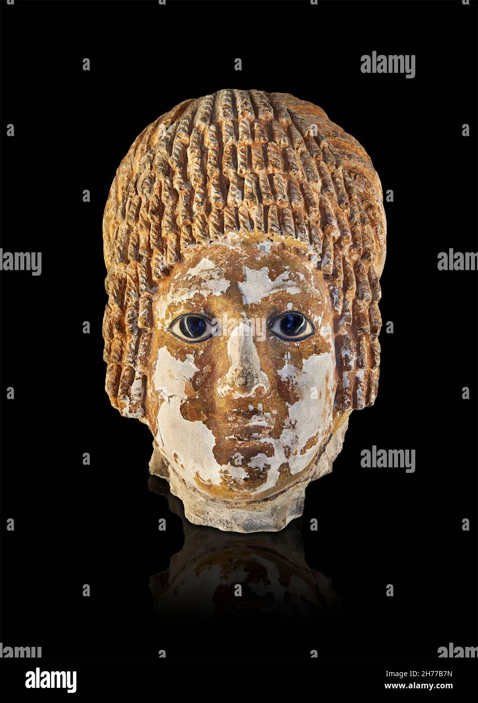 Maschera di morte egiziana romana, II sec. d.C. Museo di Belle Arti di Lione H1281. Caster con occhi di vetro. Le donne hanno un'acconciatura intrecciata alta. Foto Stock