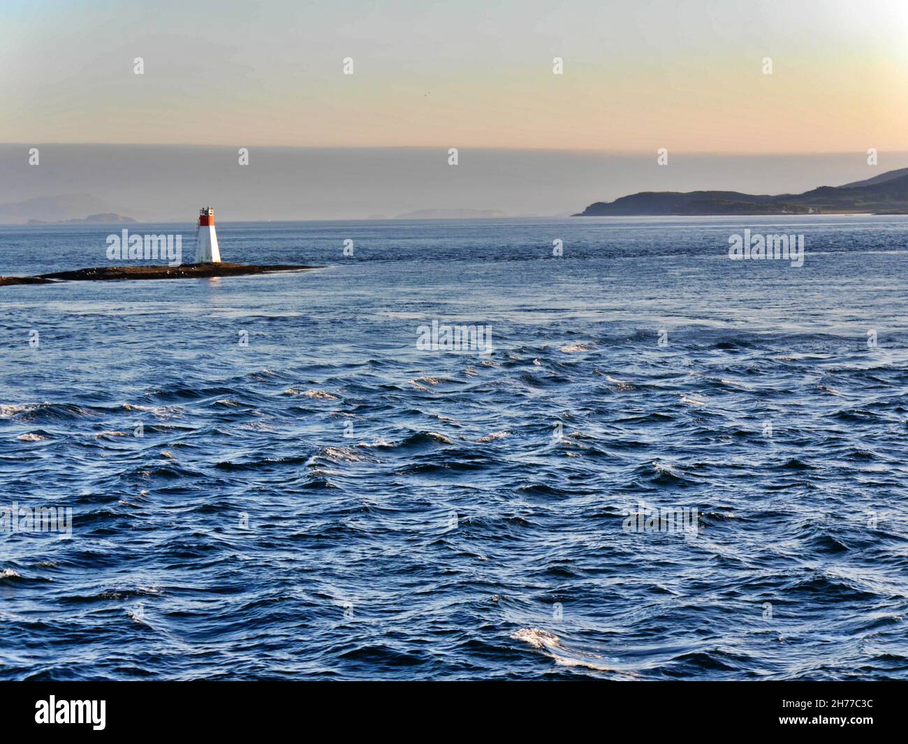 Faro in lontananza, Isola di Mull, Scozia. Foto di alta qualità Foto Stock