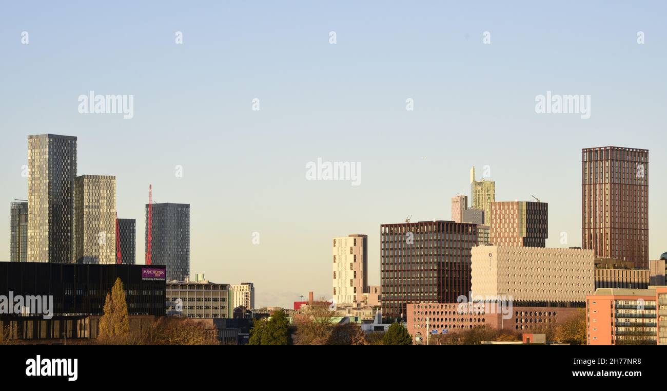 Una vista di alto livello di nuovi grattacieli o alti edifici nel centro di Manchester, Inghilterra, Regno Unito. Foto Stock