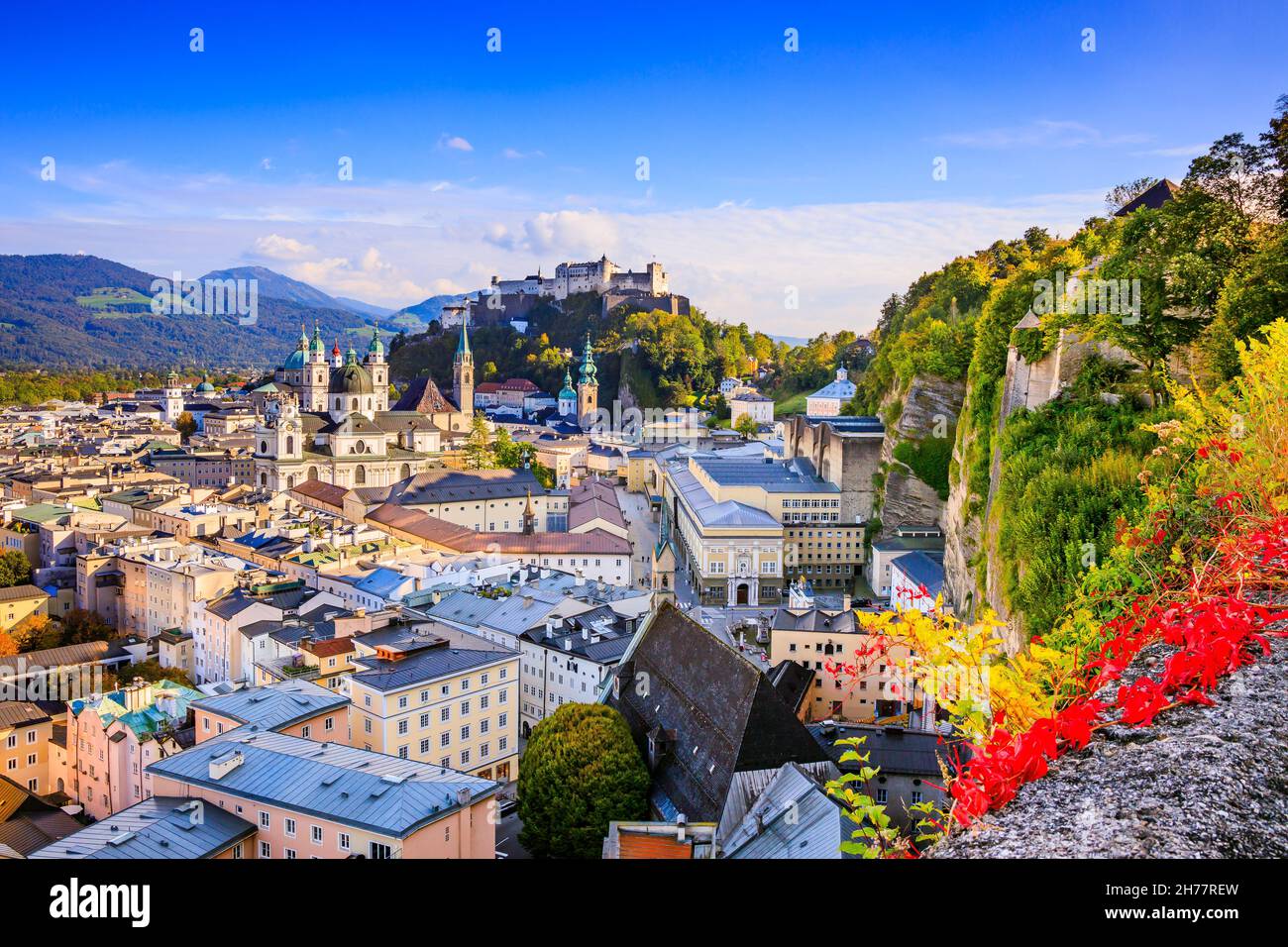 Salisburgo, Austria. Vista panoramica dello skyline di Salisburgo con Festung Hohensalzburg. Foto Stock