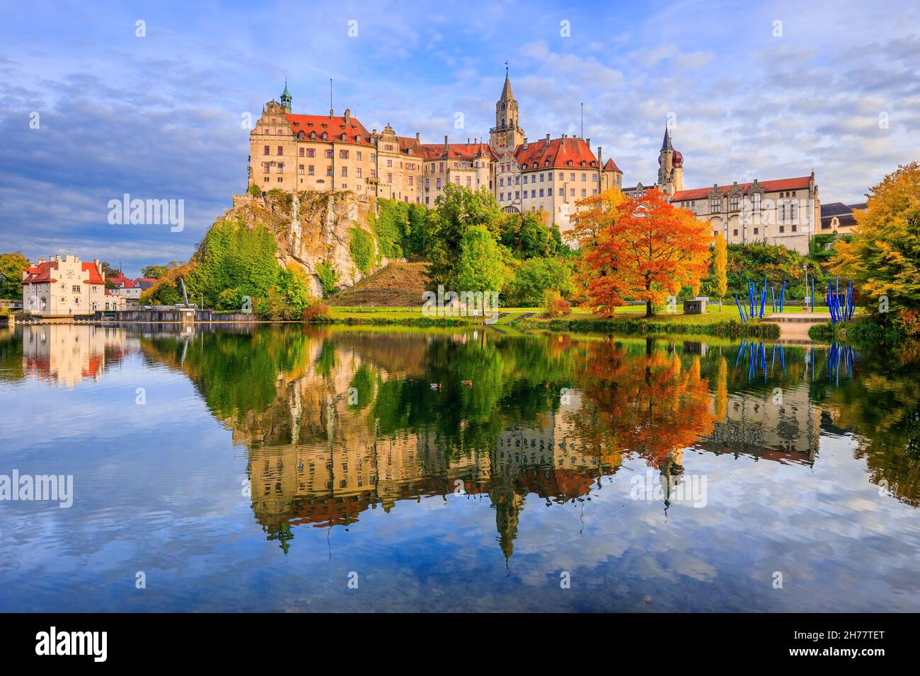 Castello di Sigmaringen sulle rive del Danubio a Baden-Wurttemberg, Germania. Foto Stock