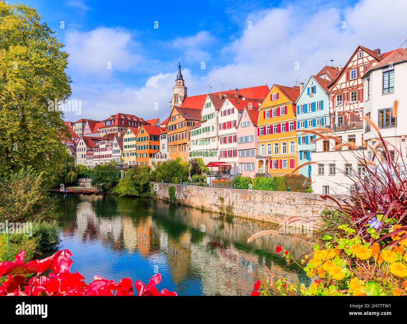 Tubingen, Germania. Colorata città vecchia sul fiume Neckar. Foto Stock
