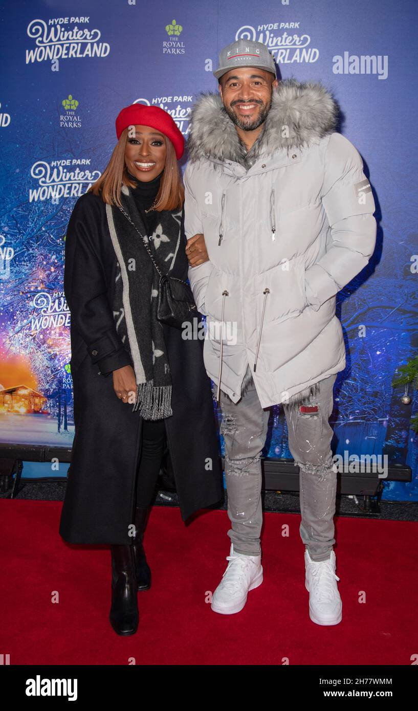 LONDRA, INGHILTERRA - NOVEMBRE 18: Alexandra Burke e Darren Randolph partecipate alla serata VIP Preview di Hyde Park Winter Wonderland a Hyde Park il 18 Foto Stock