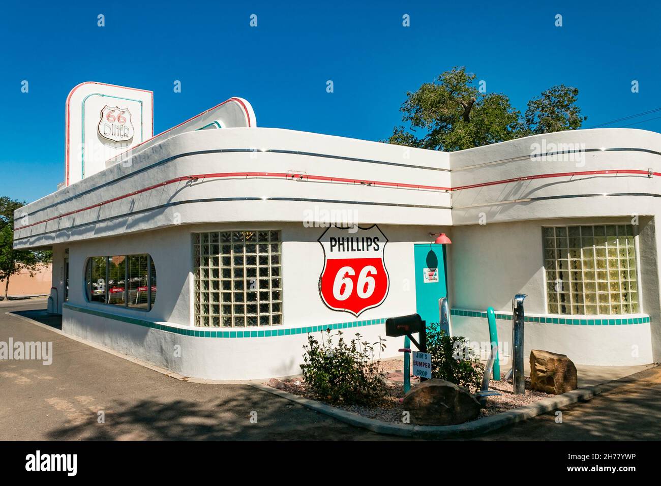 Art Deco Streamline moderne diner ex distributore di benzina Phillips 66 sulla storica Route 66, 1405 Central Avenue Northeast, Albuquerque, NM, Foto Stock