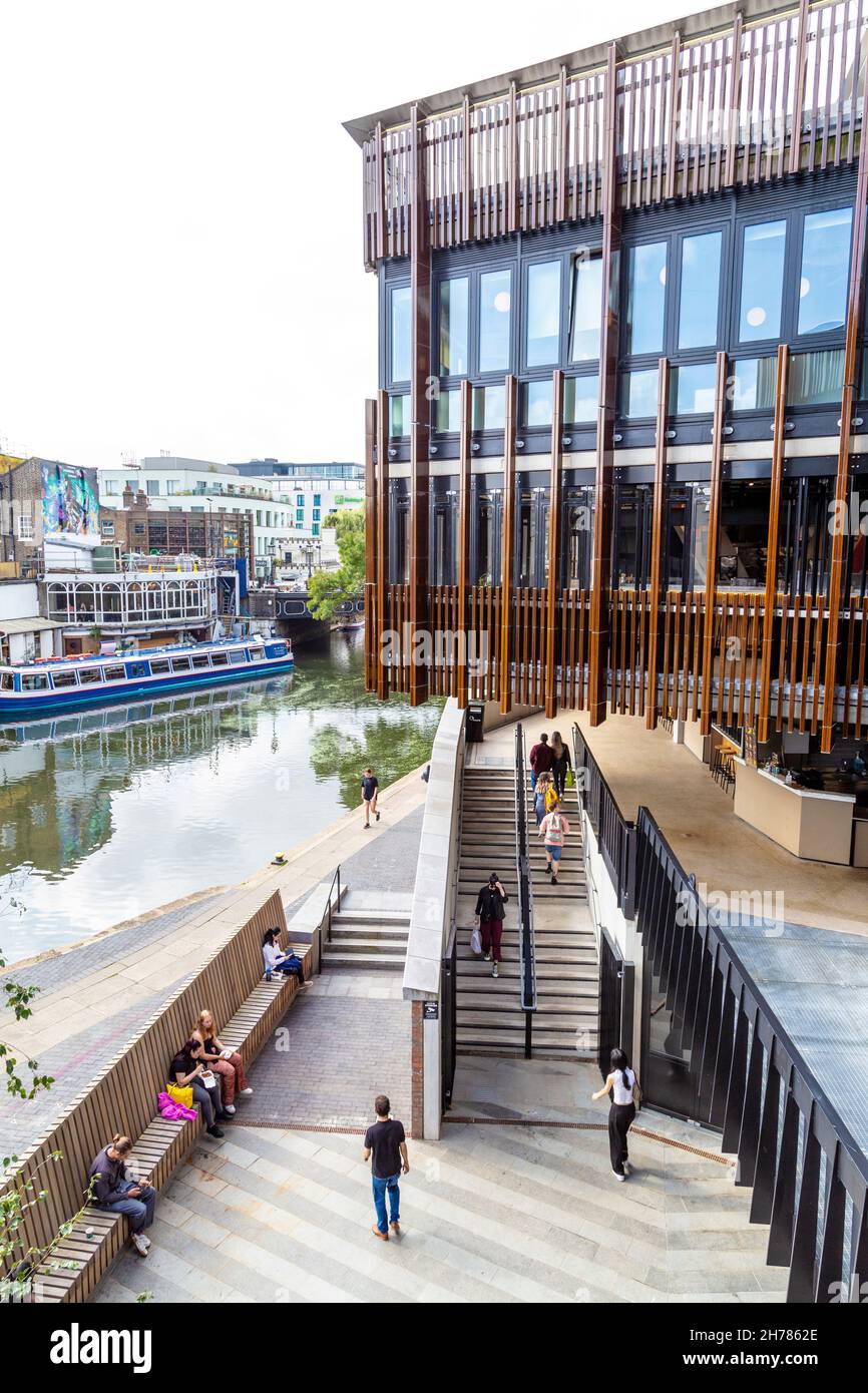 Wxterior of Hawley Wharf Retail and Restaurant Complex by Regent's Canal, Camden, London, UK Foto Stock