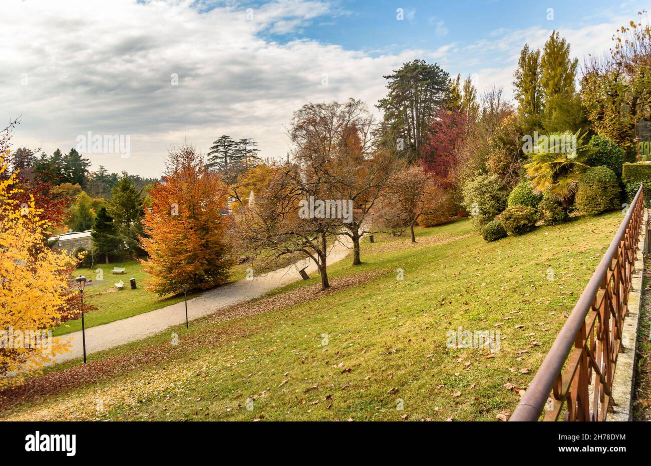 Giardini pubblici di Villa Toeplitz nella stagione autunnale a Varese, Lombardia, Italia Foto Stock