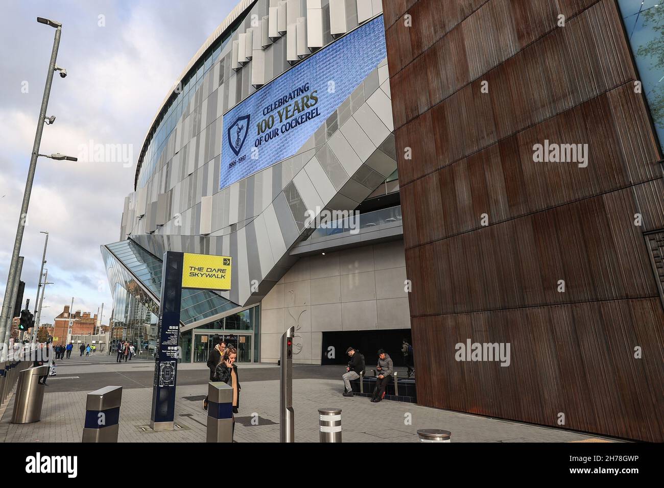 Una visione generale del Tottenham Hotspur Stadium prima di questo pomeriggio Premier League gioco Tottenham Hotspur / Leeds United a Londra, Regno Unito il 11/21/2021. (Foto di Mark Cosgrove/News Images/Sipa USA) Foto Stock