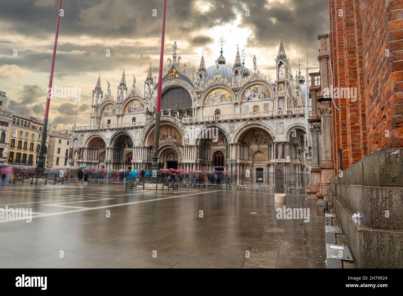 Piazza San Marco a Venezia in caso di maltempo e alta marea, Venezia, Italia Foto Stock