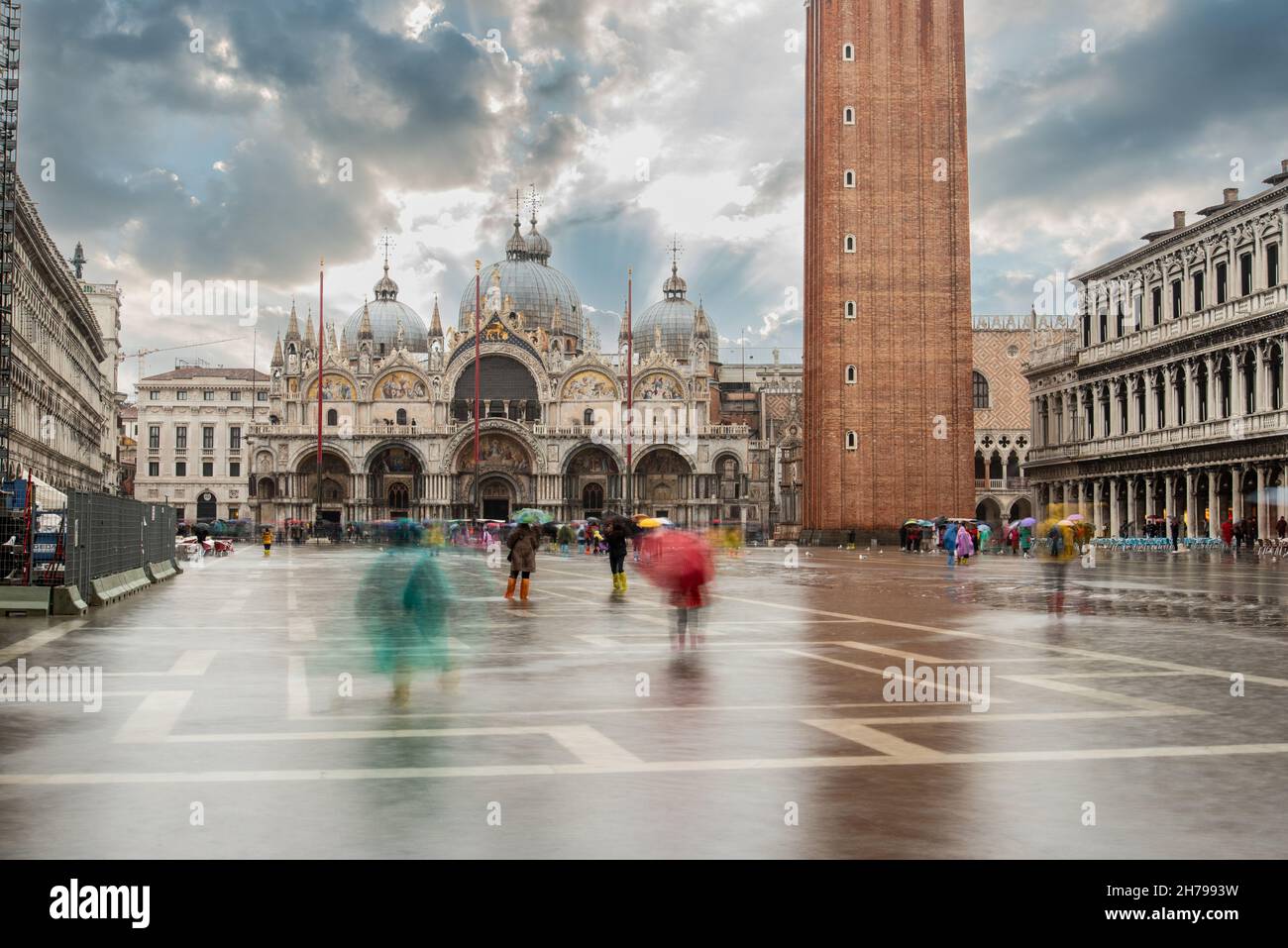 Piazza San Marco a Venezia in caso di maltempo e alta marea, Venezia, Italia Foto Stock