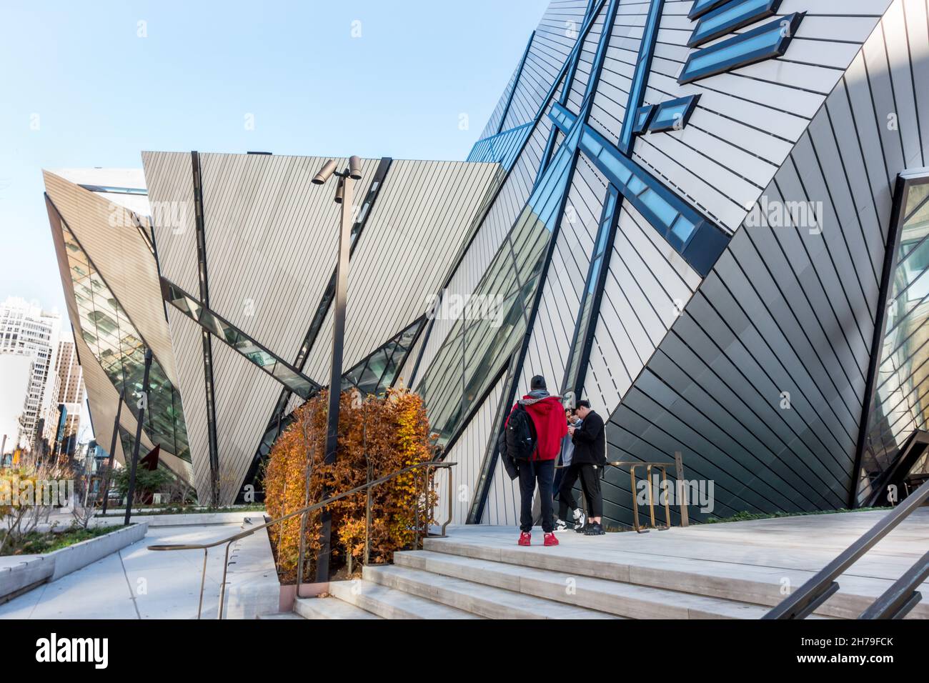 L'insolito design architettonico del Royal Ontario Museum dell'Ontario, un punto di riferimento e attrazione turistica a Bloor e Univesity Ave a Toronto Canada. Foto Stock