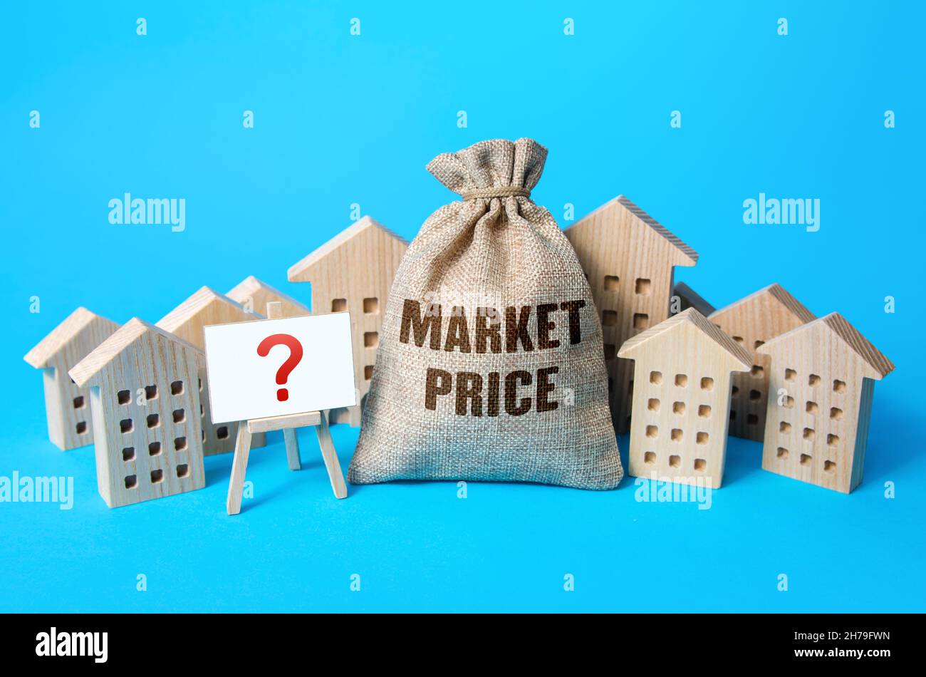 Prezzo di mercato del bene immobile. Variazioni dei prezzi delle abitazioni, trend di crescita della domanda. Impatto delle difficoltà economiche e della crisi sul comportamento dei consumatori. Foto Stock