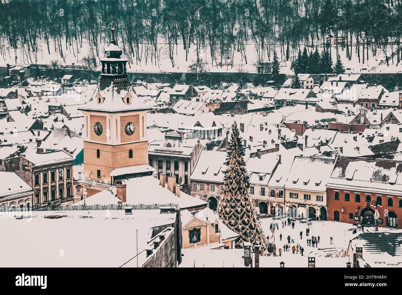 Vista dall'alto su Brasov in inverno, Romania Foto Stock