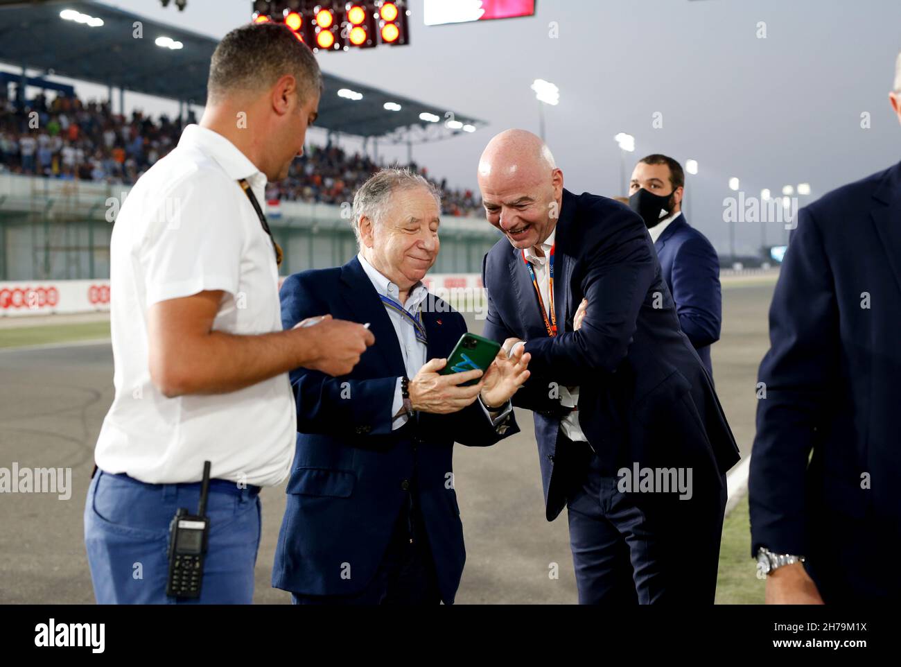 Doha, Katar. 21 Nov 2021. Jean Todt (fra, Presidente FIA), Gianni Infantino (Presidente FIFA) Credit: dpa/Alamy Live News Foto Stock