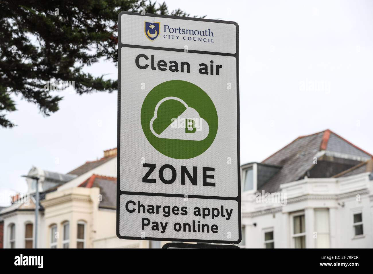 Cartello zona aria pulita di Portsmouth. Il Consiglio comunale di Portsmouth ha introdotto la zona ad aria pulita il 29 novembre 2021. Foto Stock