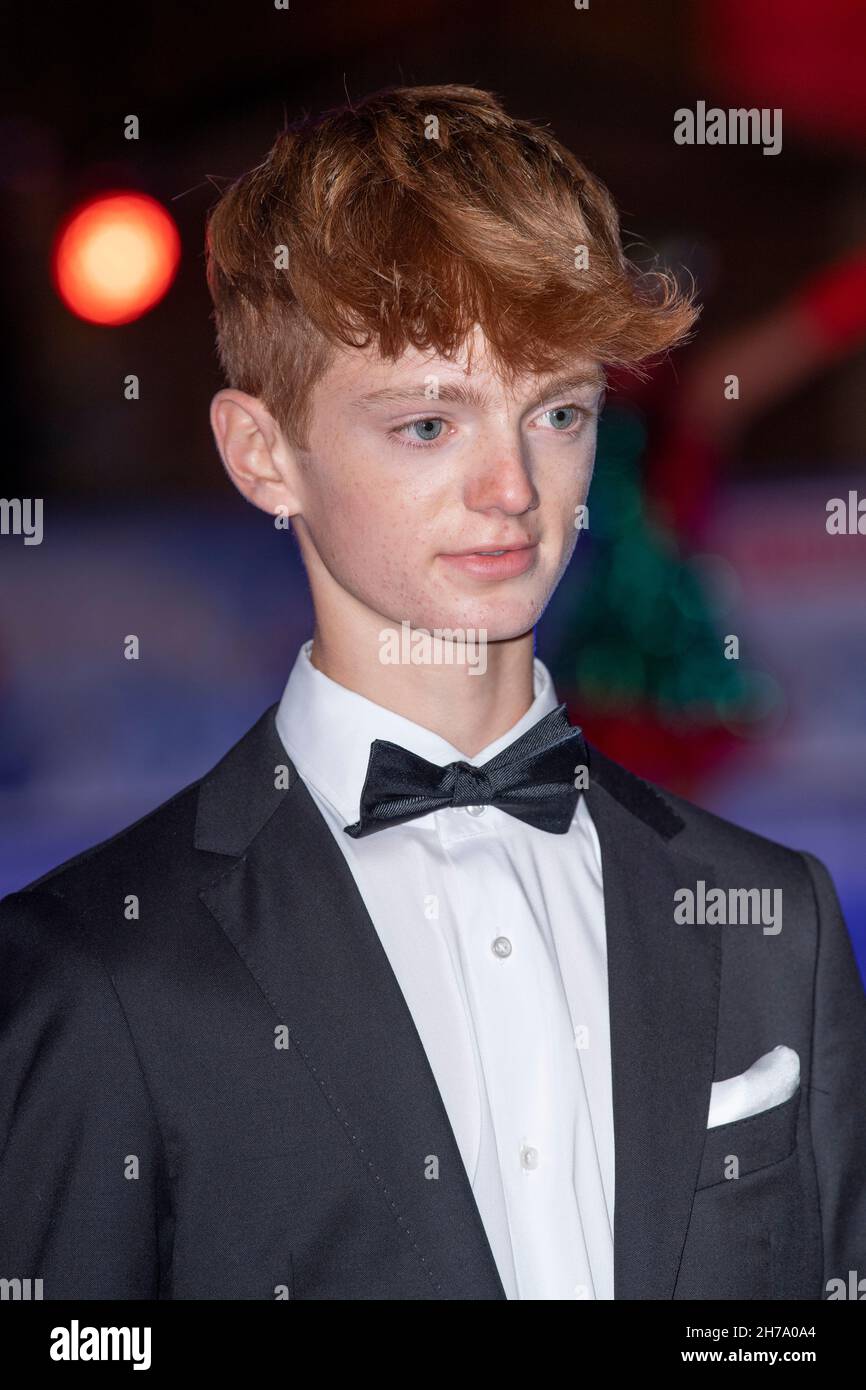 LONDRA, INGHILTERRA - NOVEMBRE 15: Henry Lawfull partecipa alla Premiere britannica di “Un ragazzo chiamato Natale” al Natural History Museum di Londra, Inghilterra. On Th Foto Stock